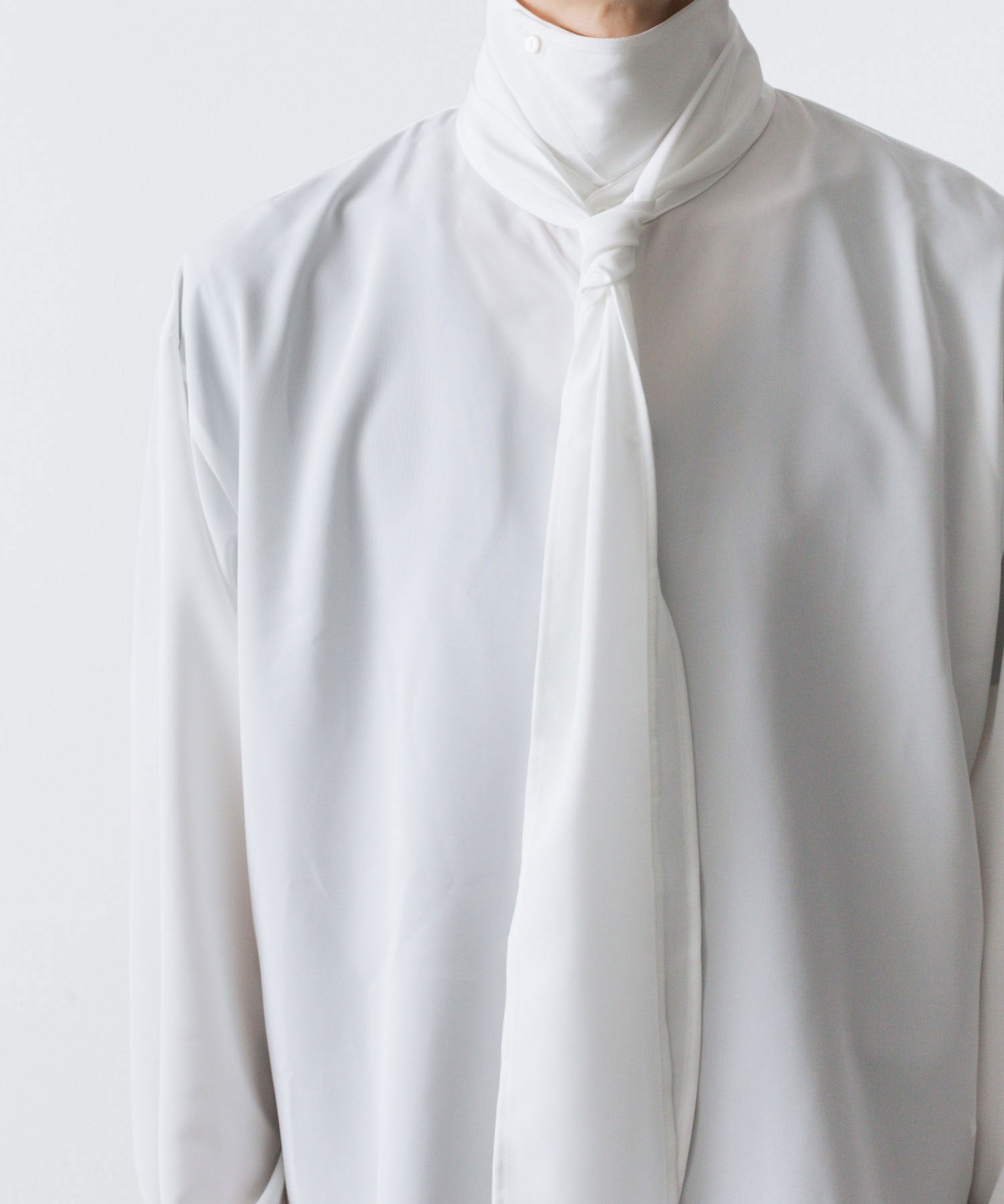 ato(アトウ)のCREPE DE CHINE  SHORT SCARF SHIRT - WHITEの公式通販サイトsession福岡セレクトショップ