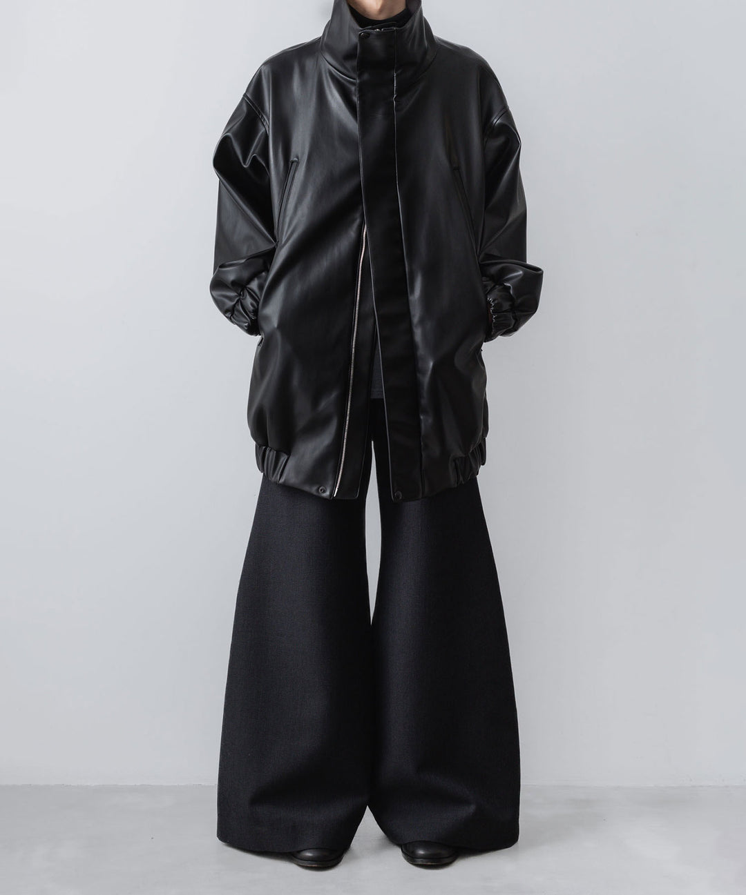 ato(アトウ)のRECYCLE POLYESTER/WOOL WIDE FLAIR PANTS - BLACKの公式通販サイトsession福岡セレクトショップ