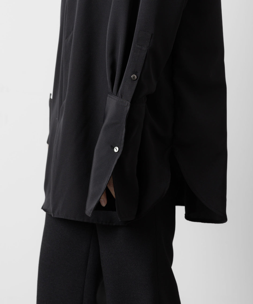 ato(アトウ)のOVERSIZED DOUBLE CUFFS SHIRT - BLACKの公式通販サイトsession福岡セレクトショップ