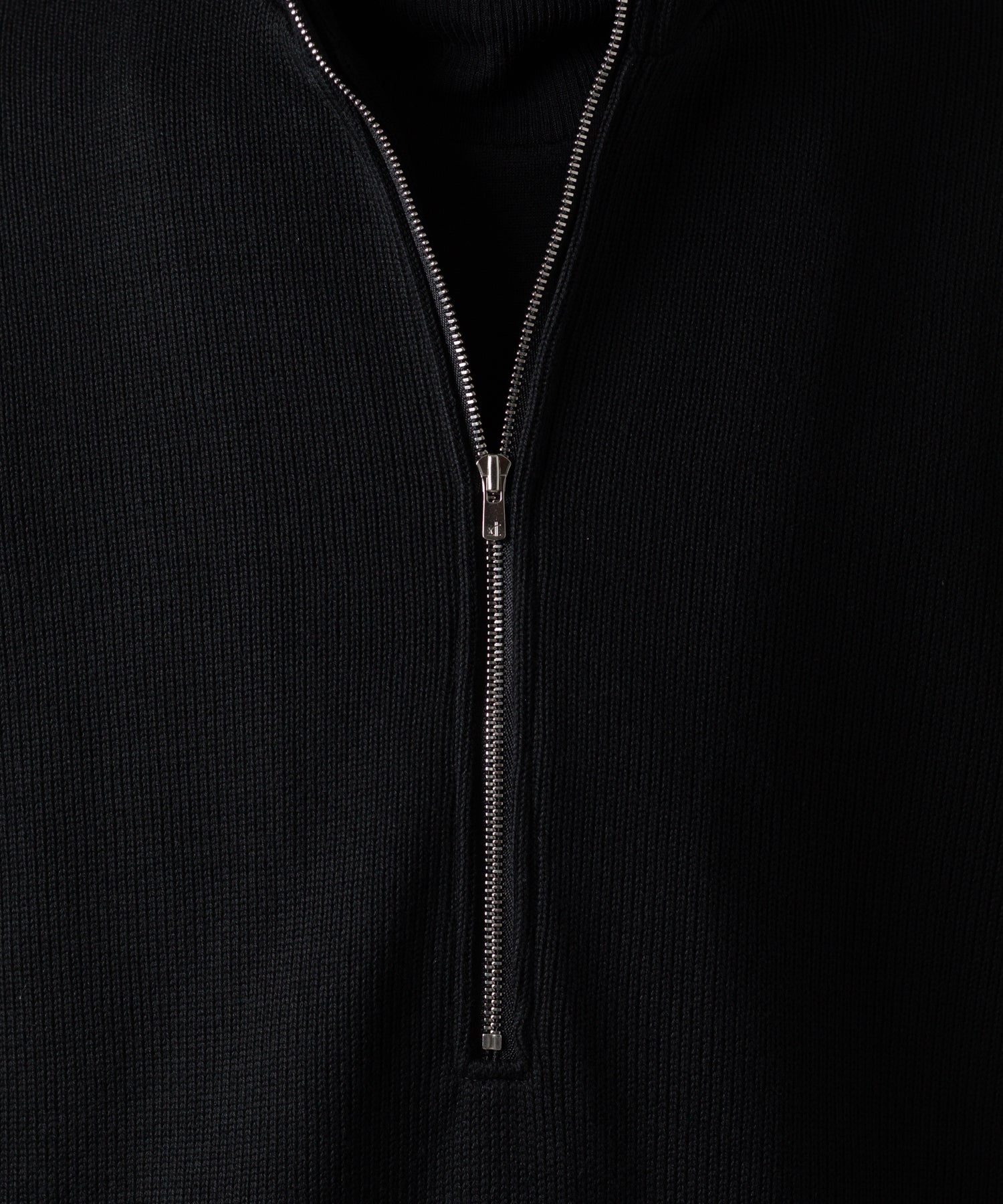 【ato】STAND COLLAR ZIP PULLOVER - BLACK