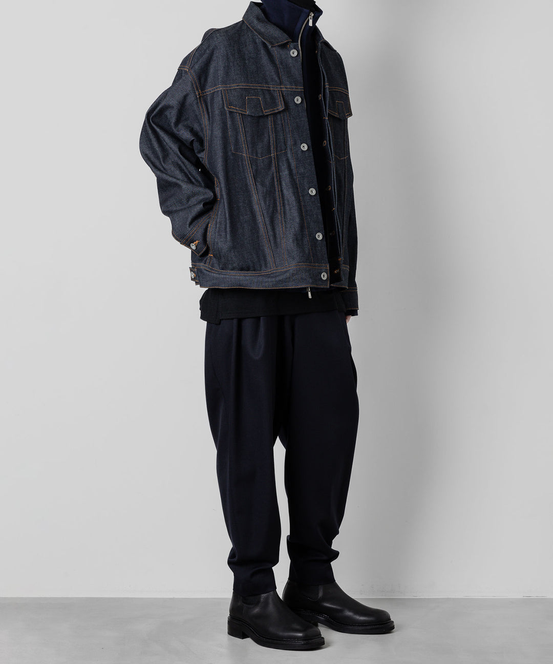 ato(アトウ)のWOOL 2TACK TAPERED PANTSのNAVY