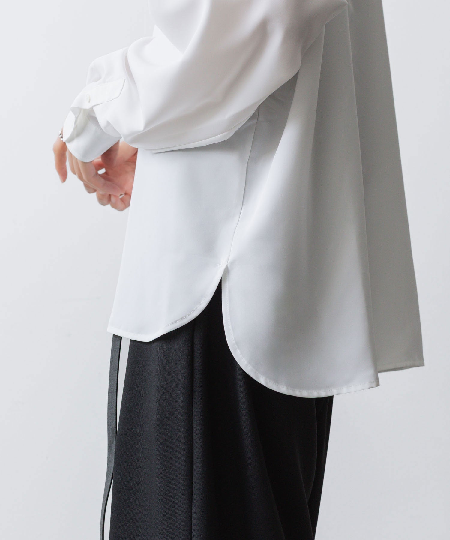 ato(アトウ)のCREPE DE CHINE  SHORT SCARF SHIRT - WHITEの公式通販サイトsession福岡セレクトショップ