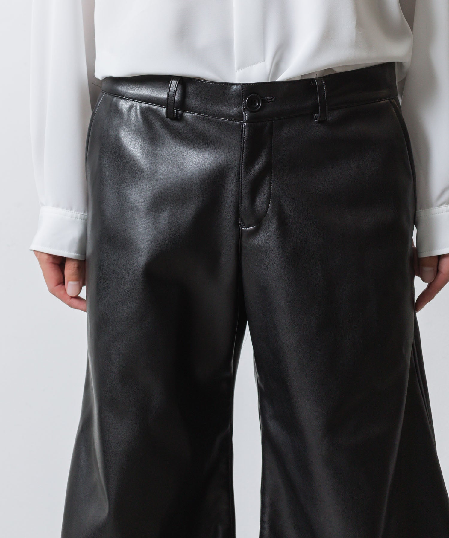 ato(アトウ)のSYNTHETIC LEATHER WIDE FLAIR PANTS - BLACKの公式通販サイトsession福岡セレクトショップ