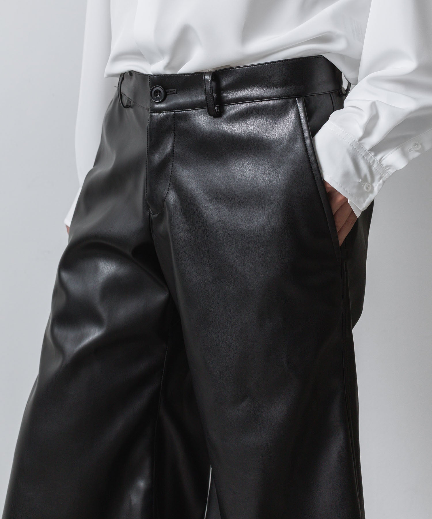 ato(アトウ)のSYNTHETIC LEATHER WIDE FLAIR PANTS - BLACKの公式通販サイトsession福岡セレクトショップ