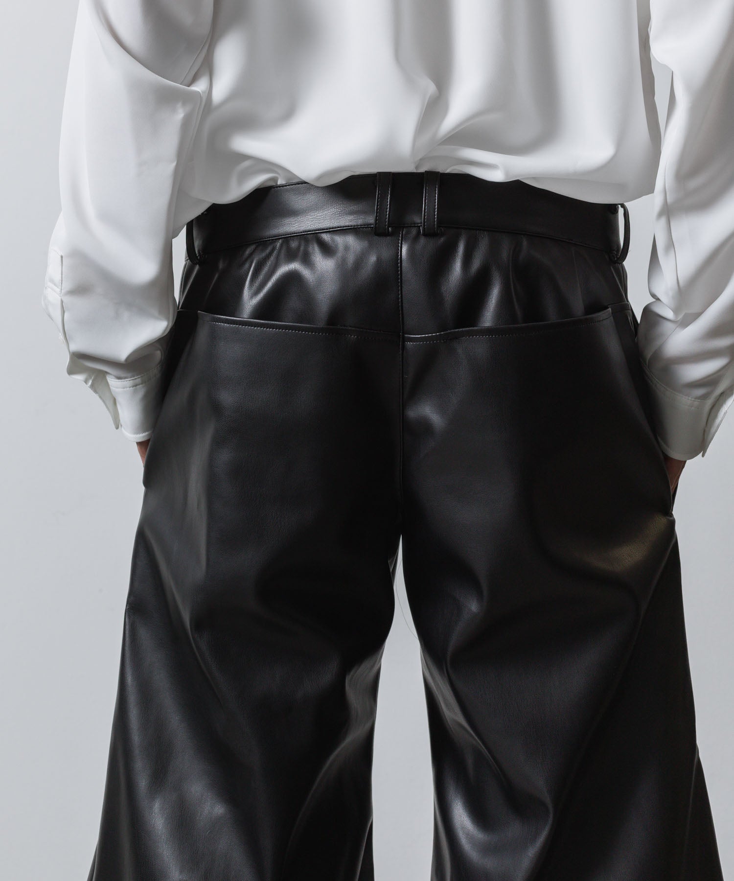 ato(アトウ)のSYNTHETIC LEATHER WIDE FLAIR PANTS - BLACKの公式通販サイトsession福岡セレクトショップ