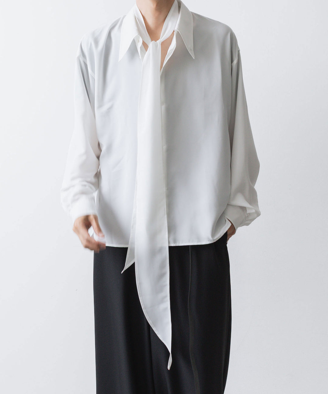 ato(アトウ)のCREPE DE CHINE  SHORT SCARF SHIRT - WHITEの公式通販サイトsession福岡セレクトショップ