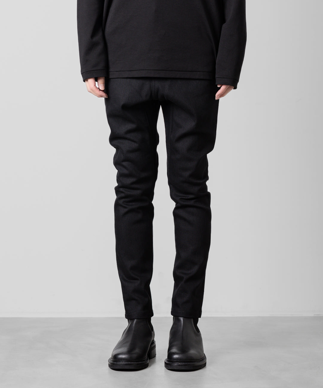 ato(アトウ)のSTRETCH DENIM SARROUEL PANTSのBLACK
