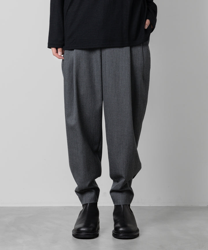 ato(アトウ)のWOOL 2TACK TAPERED PANTSのCHARCOAL