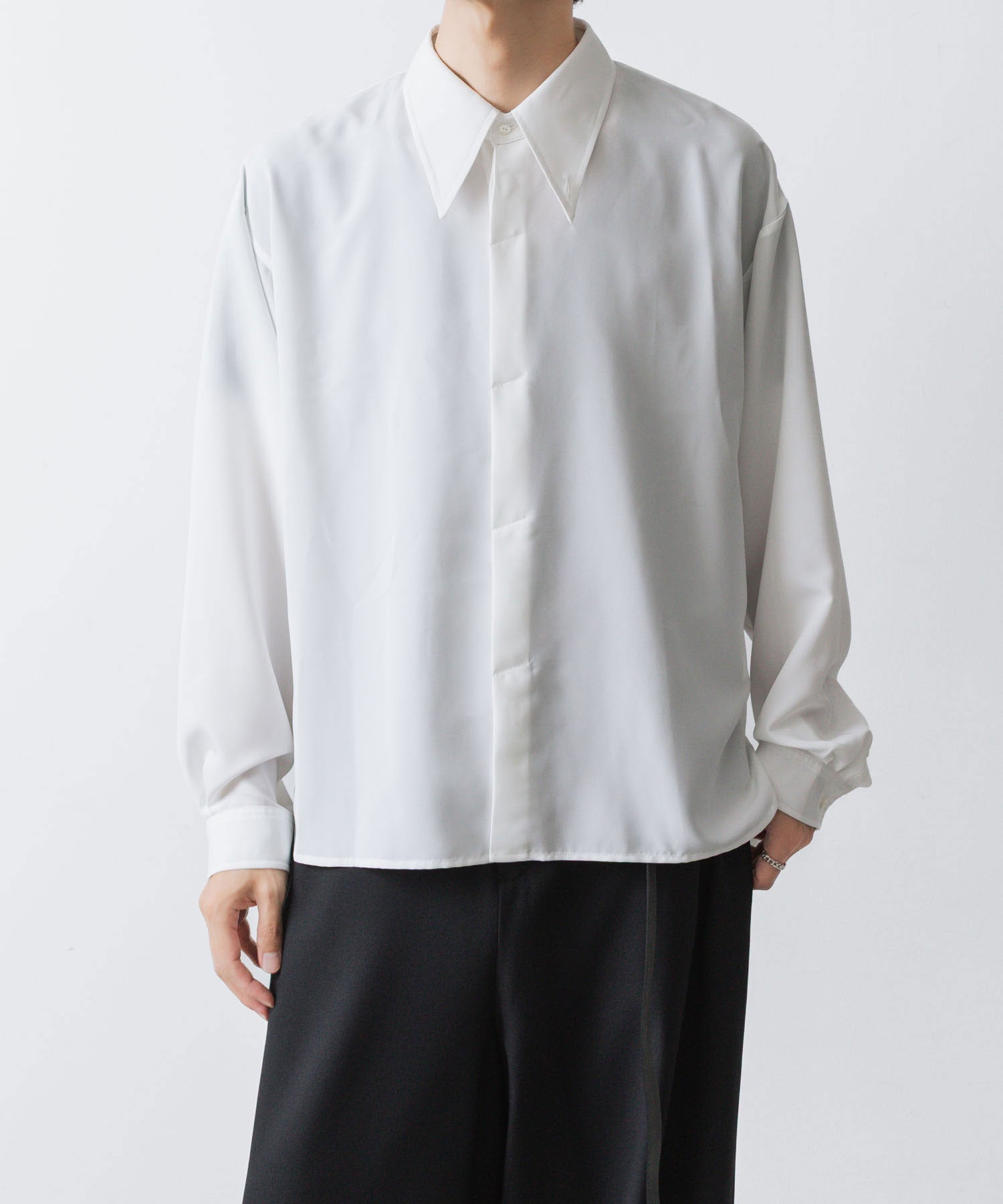 ato(アトウ)のCREPE DE CHINE  SHORT SCARF SHIRT - WHITEの公式通販サイトsession福岡セレクトショップ