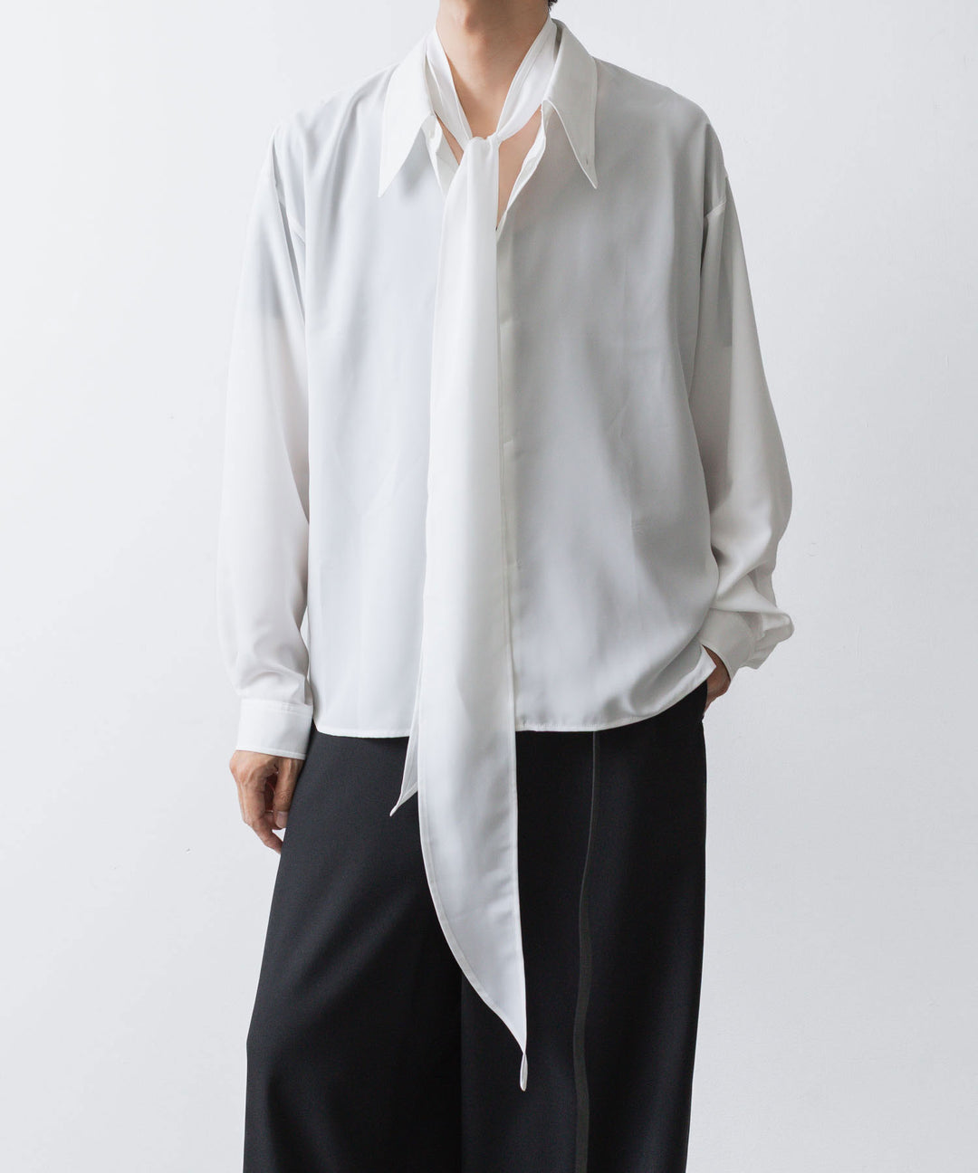 ato(アトウ)のCREPE DE CHINE  SHORT SCARF SHIRT - WHITEの公式通販サイトsession福岡セレクトショップ