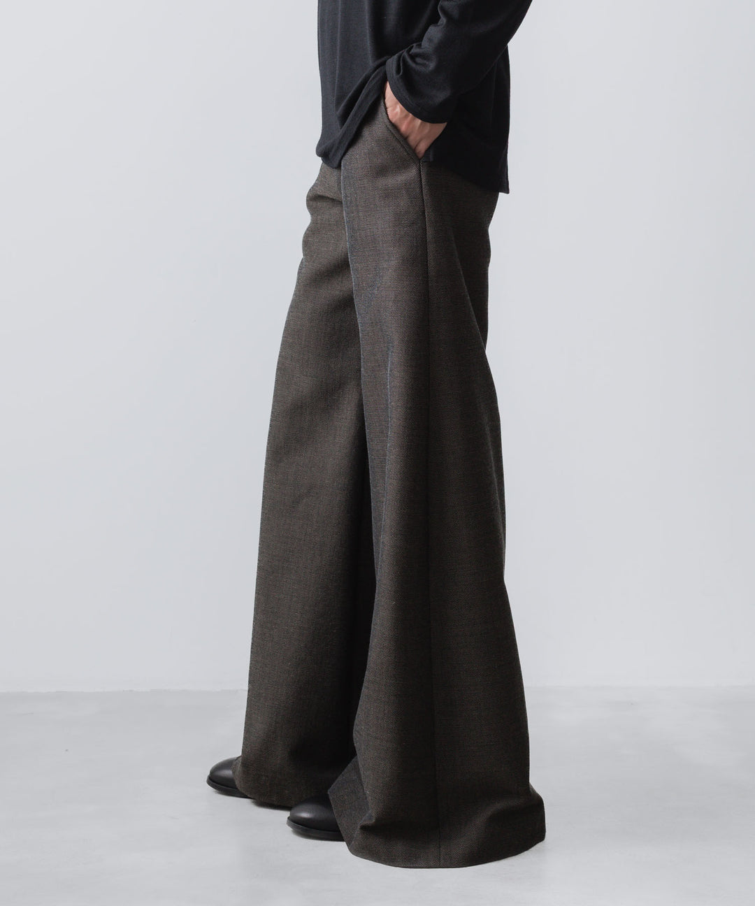 ato(アトウ)のRECYCLE POLYESTER/WOOL WIDE FLAIR PANTS - GRAIGEの公式通販サイトsession福岡セレクトショップ