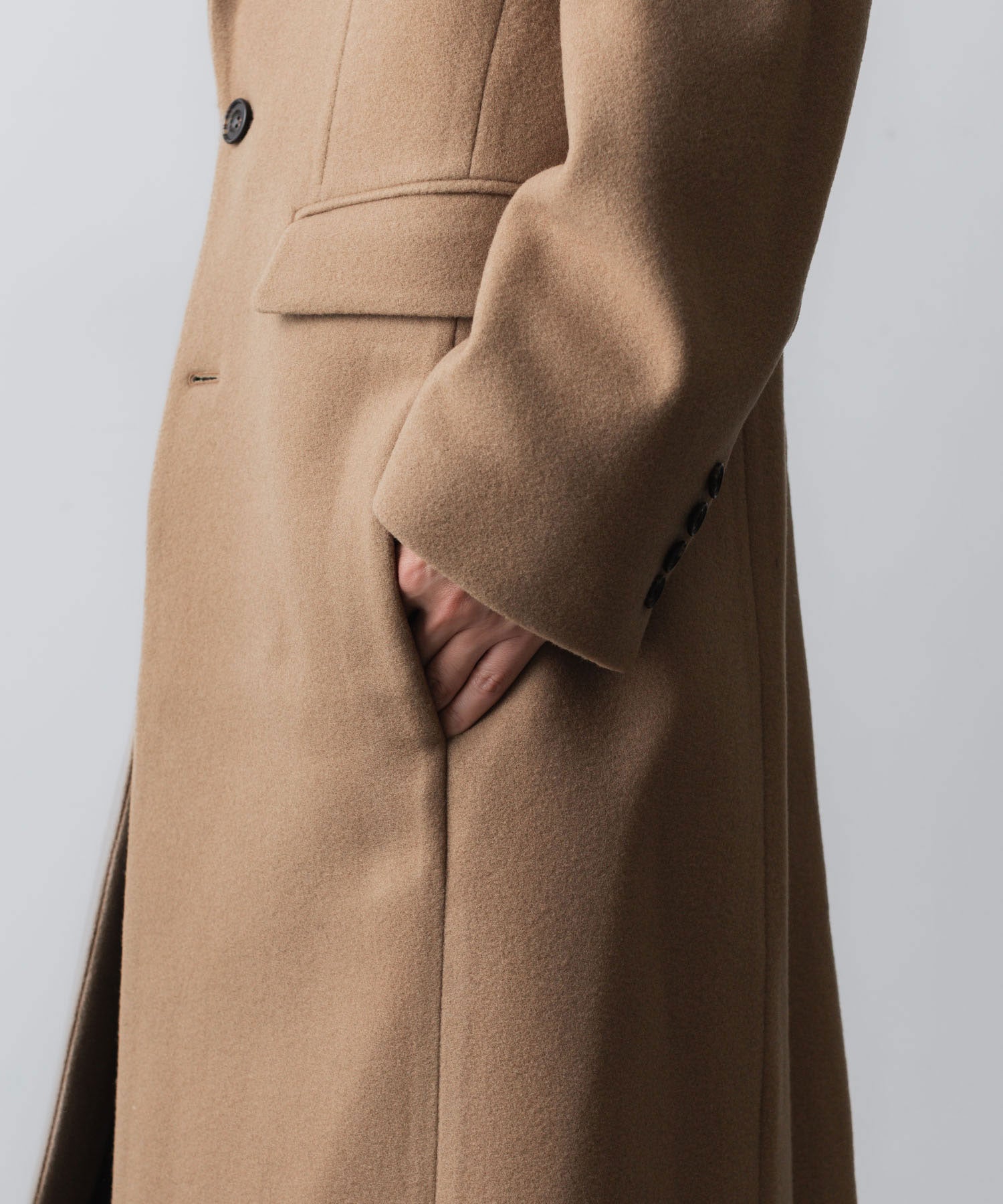 ato(アトウ)のENGLAND LAMB CHESTERFIELD COAT - BEIGEの公式通販サイトsession福岡セレクトショップ