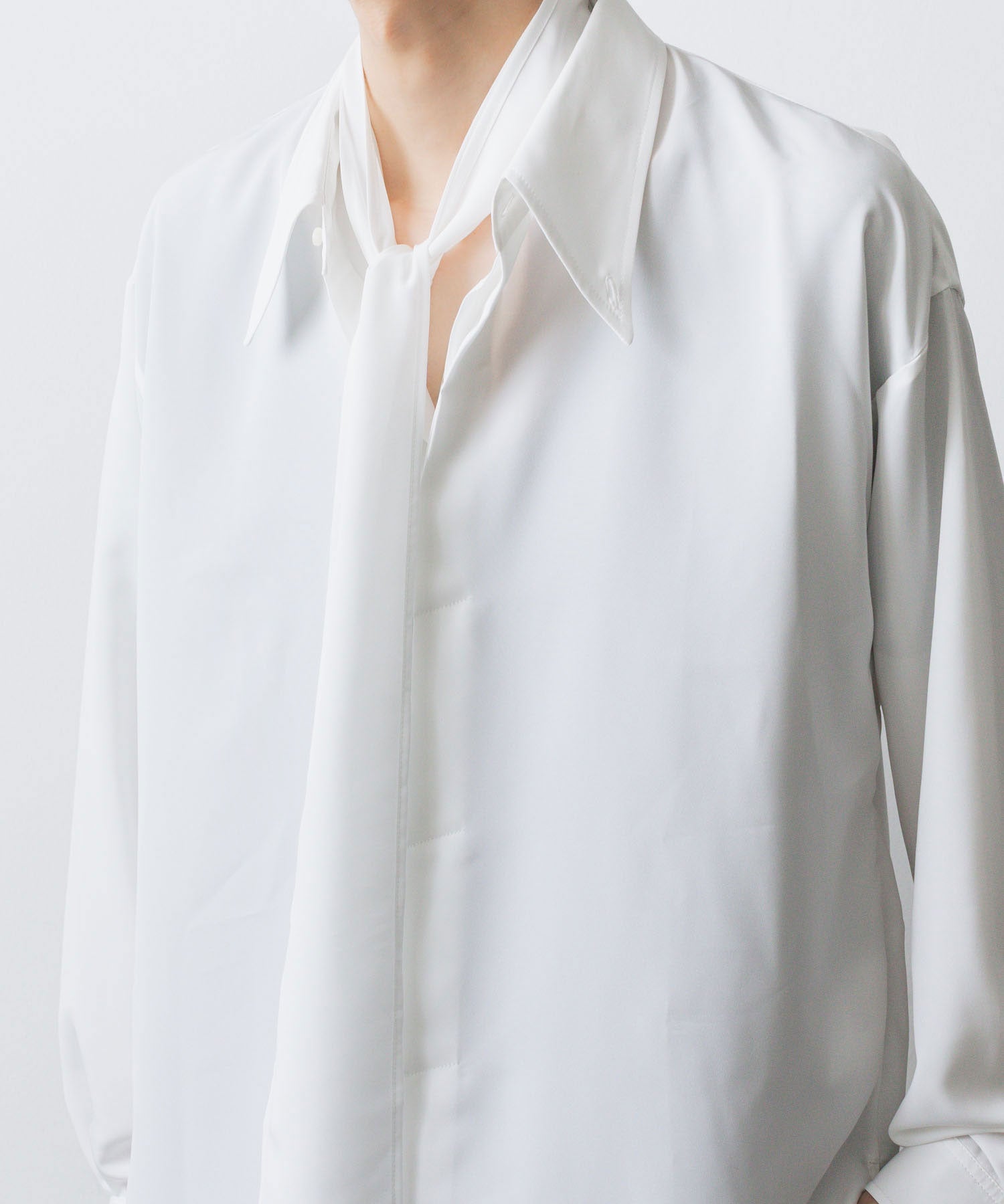ato(アトウ)のCREPE DE CHINE  SHORT SCARF SHIRT - WHITEの公式通販サイトsession福岡セレクトショップ