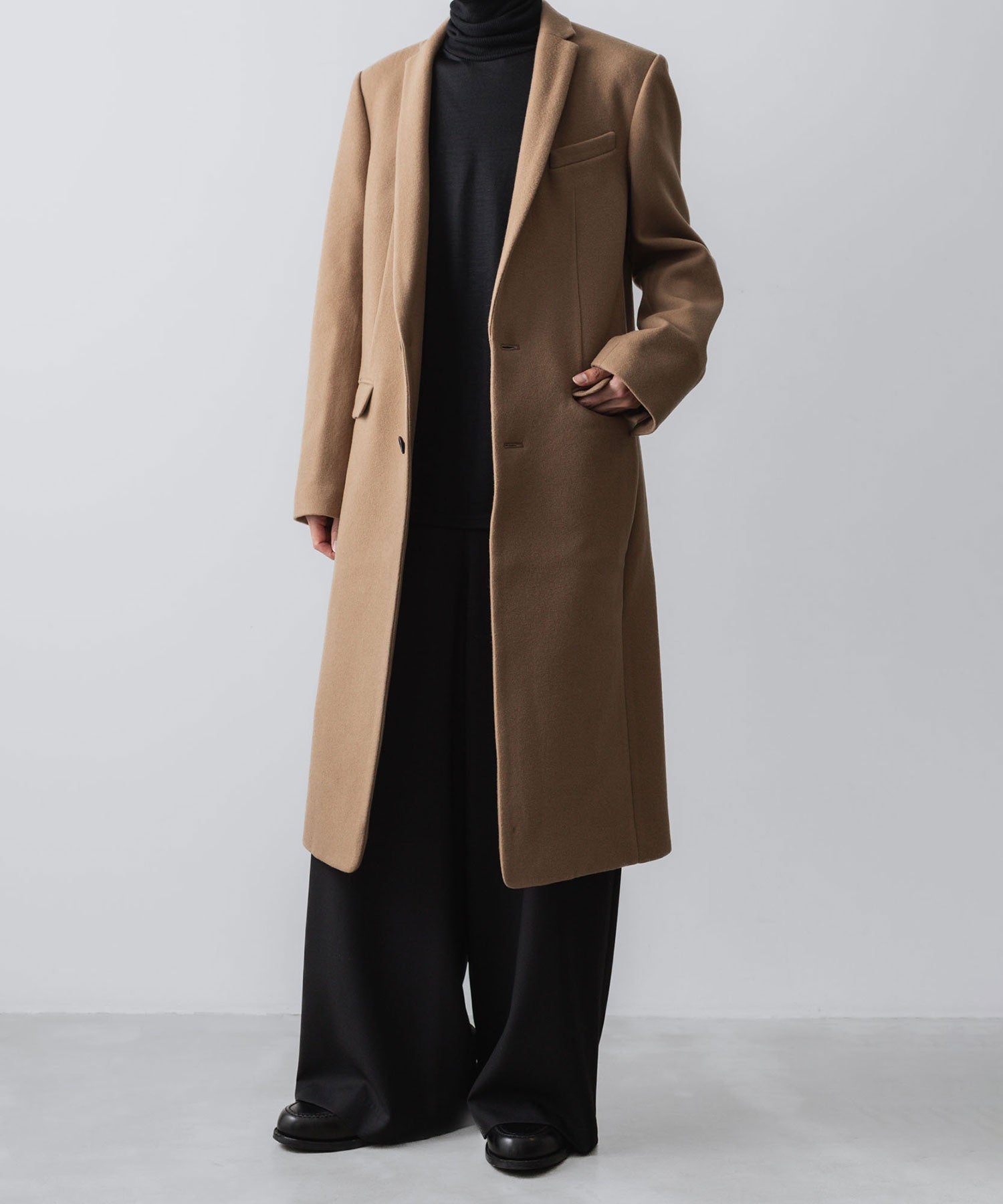 ato(アトウ)のENGLAND LAMB CHESTERFIELD COAT - BEIGEの公式通販サイトsession福岡セレクトショップ