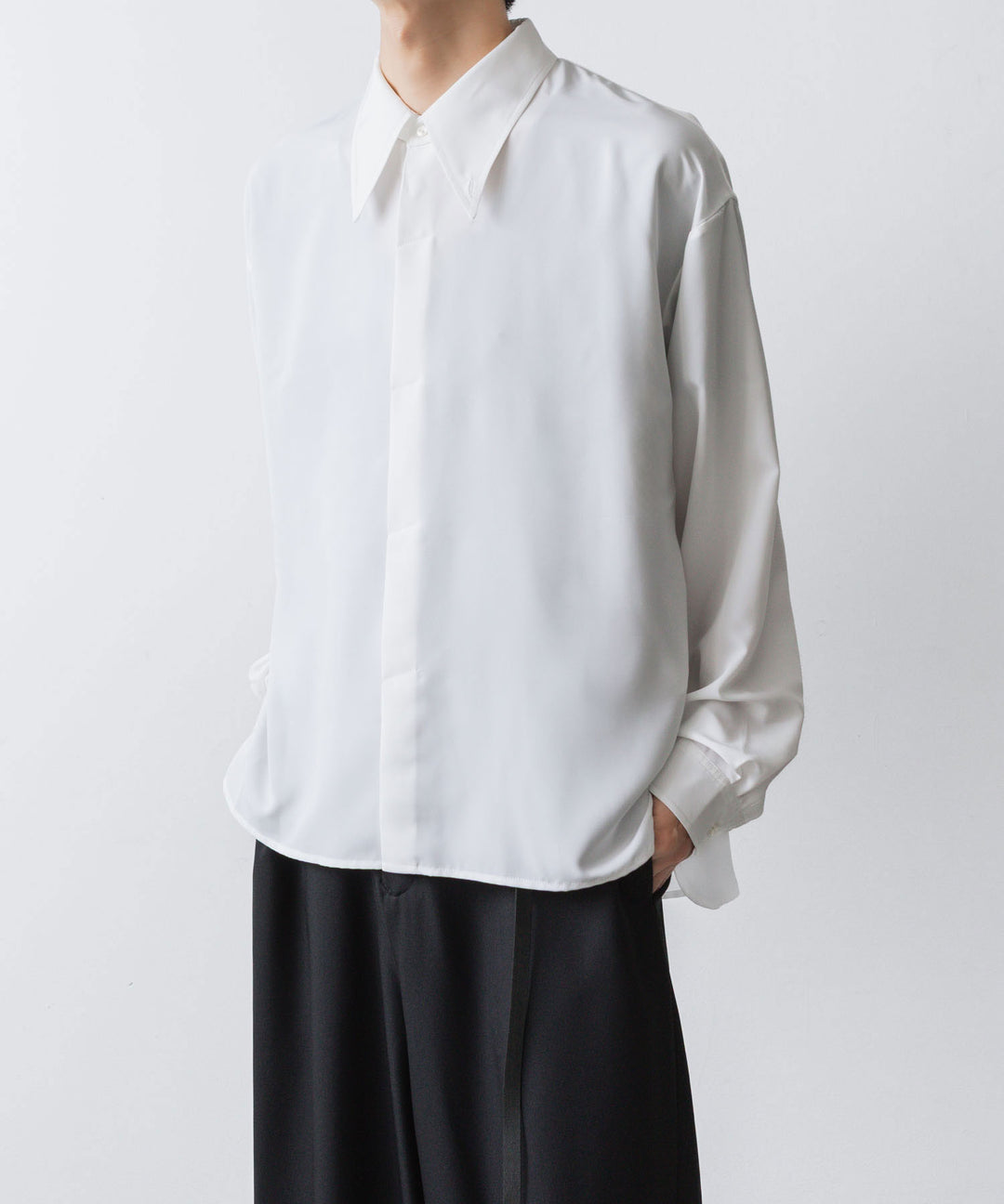 ato(アトウ)のCREPE DE CHINE  SHORT SCARF SHIRT - WHITEの公式通販サイトsession福岡セレクトショップ