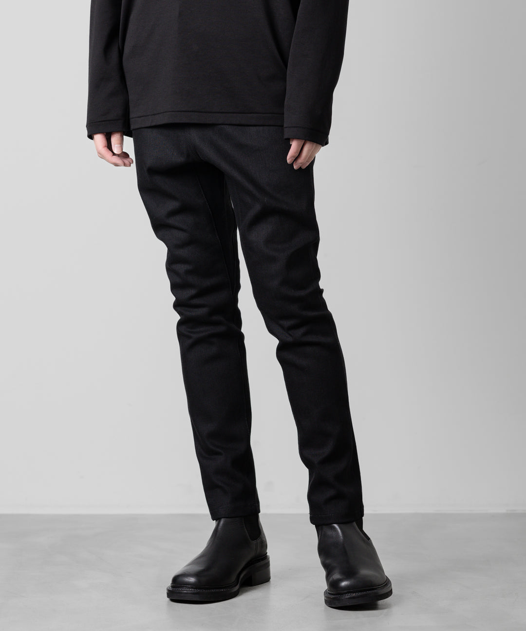 ato(アトウ)のSTRETCH DENIM SARROUEL PANTSのBLACK