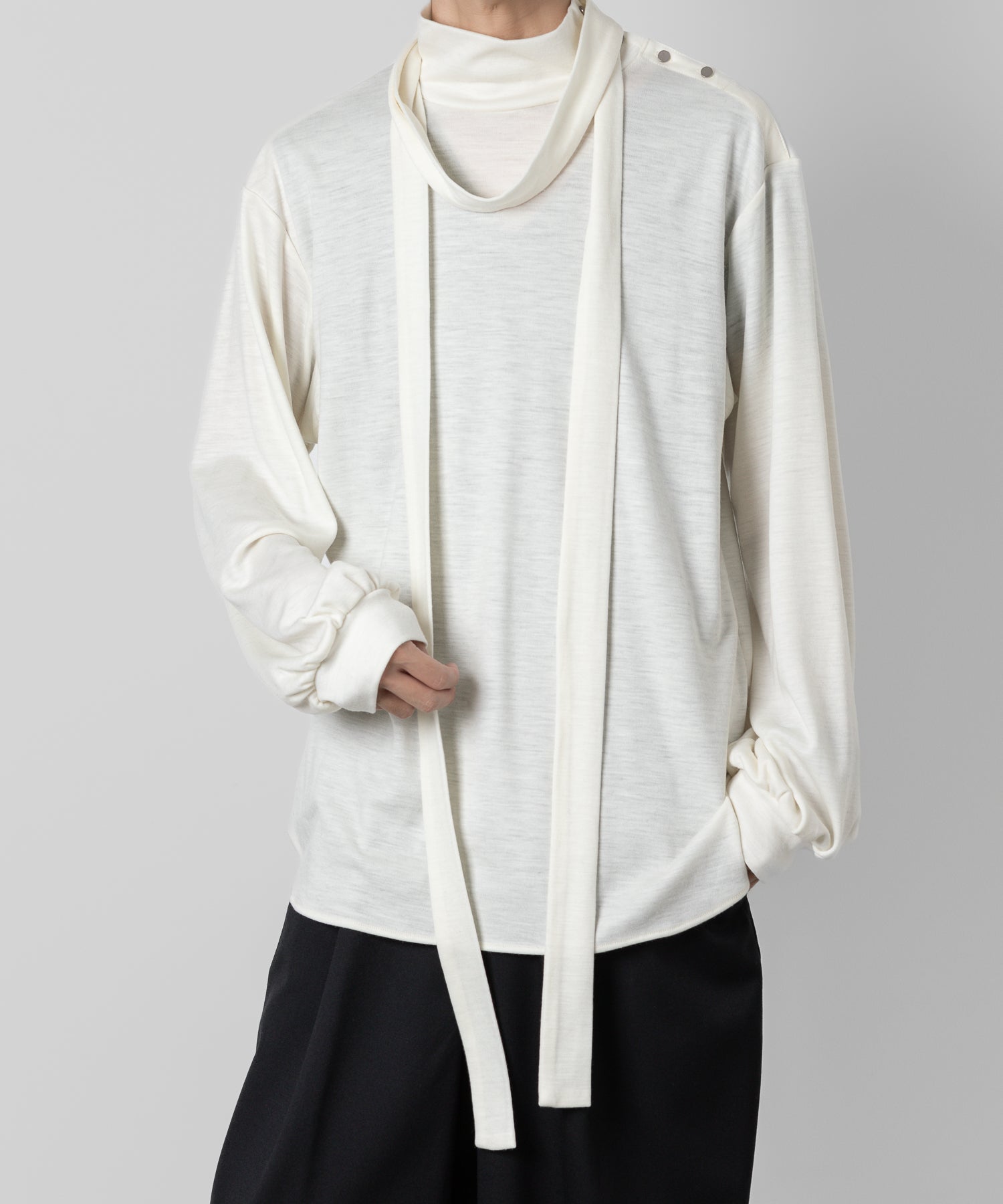 ato(アトウ)のSTAND COLLAR JERSEY WITH STALLのOFF WHITE