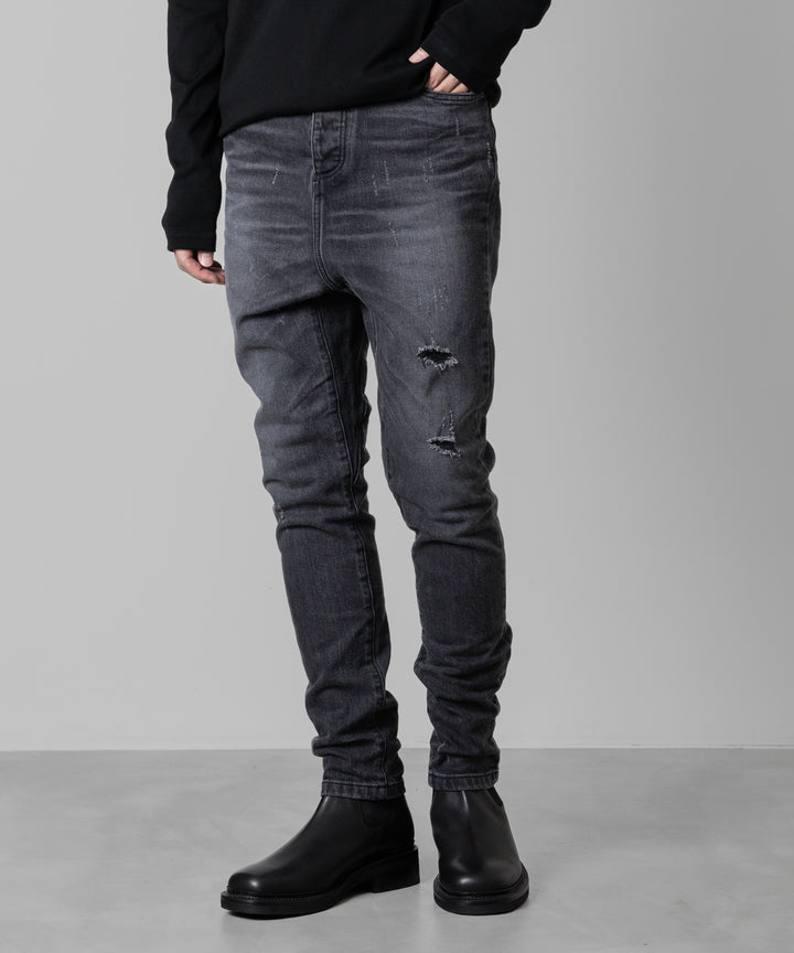ato(アトウ)の23awコレクションのDAMAGED STRETCH SARROUEL DENIM PANTSのBLACK