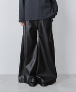 画像をギャラリービューアに読み込む, ato(アトウ)のSYNTHETIC LEATHER WIDE FLAIR PANTS - BLACKの公式通販サイトsession福岡セレクトショップ
