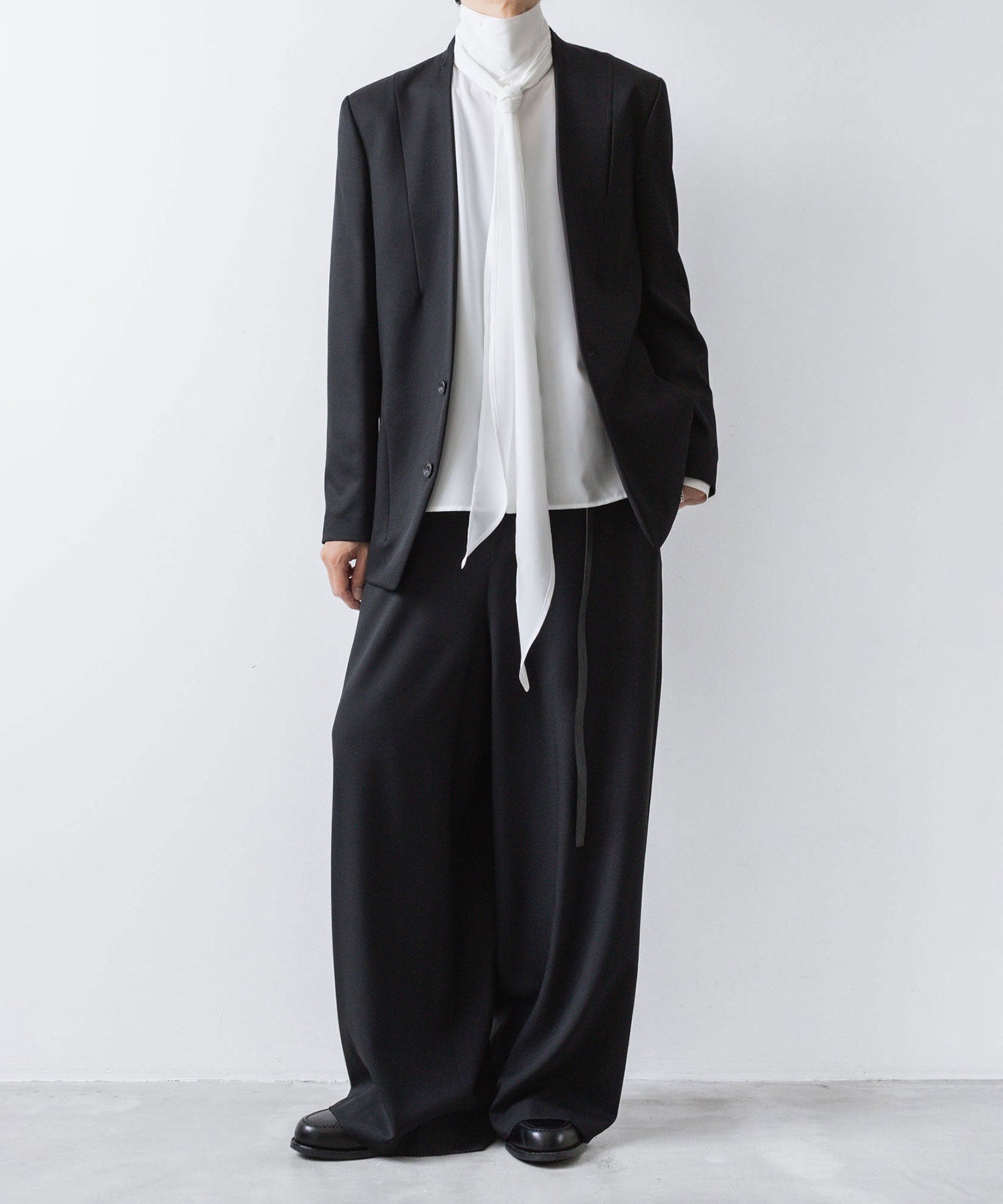 ato(アトウ)のCREPE DE CHINE  SHORT SCARF SHIRT - WHITEの公式通販サイトsession福岡セレクトショップ