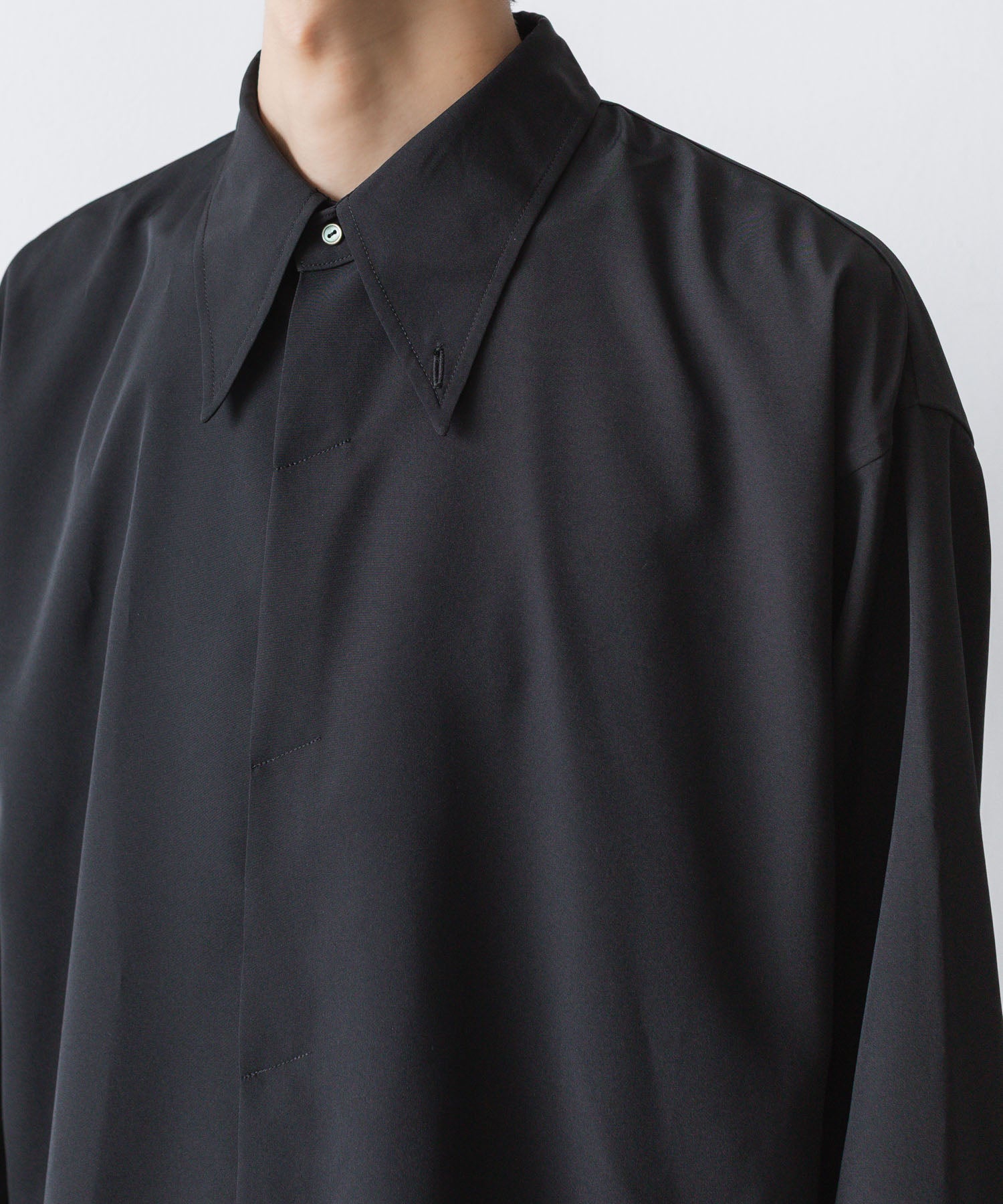 ato(アトウ)のCREPE DE CHINE  SHORT SCARF SHIRT - BLACKの公式通販サイトsession福岡セレクトショップ
