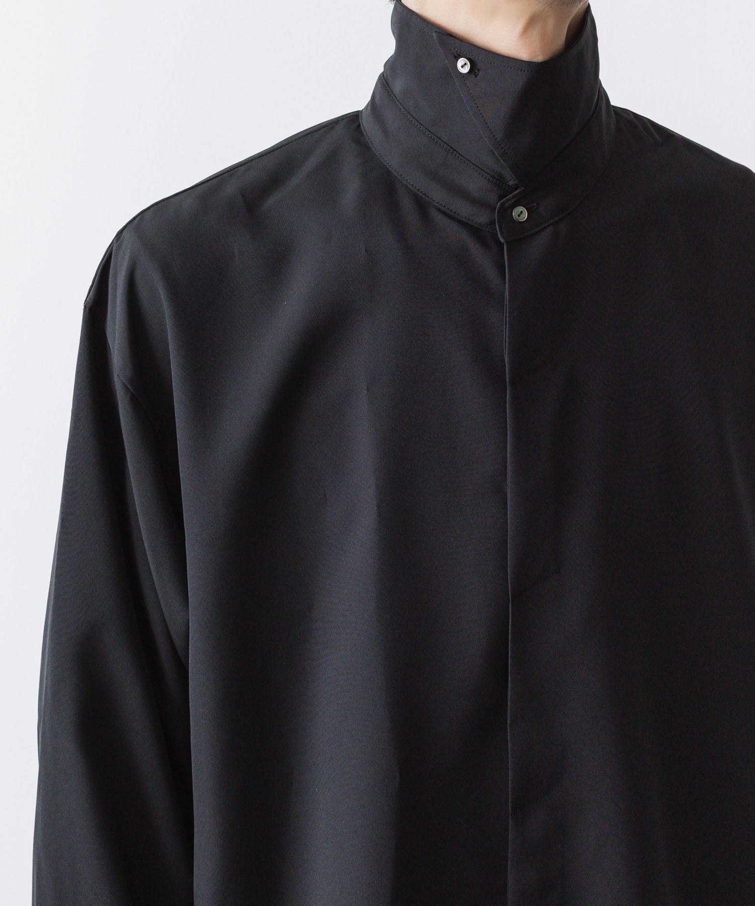 ato(アトウ)のCREPE DE CHINE  SHORT SCARF SHIRT - BLACKの公式通販サイトsession福岡セレクトショップ