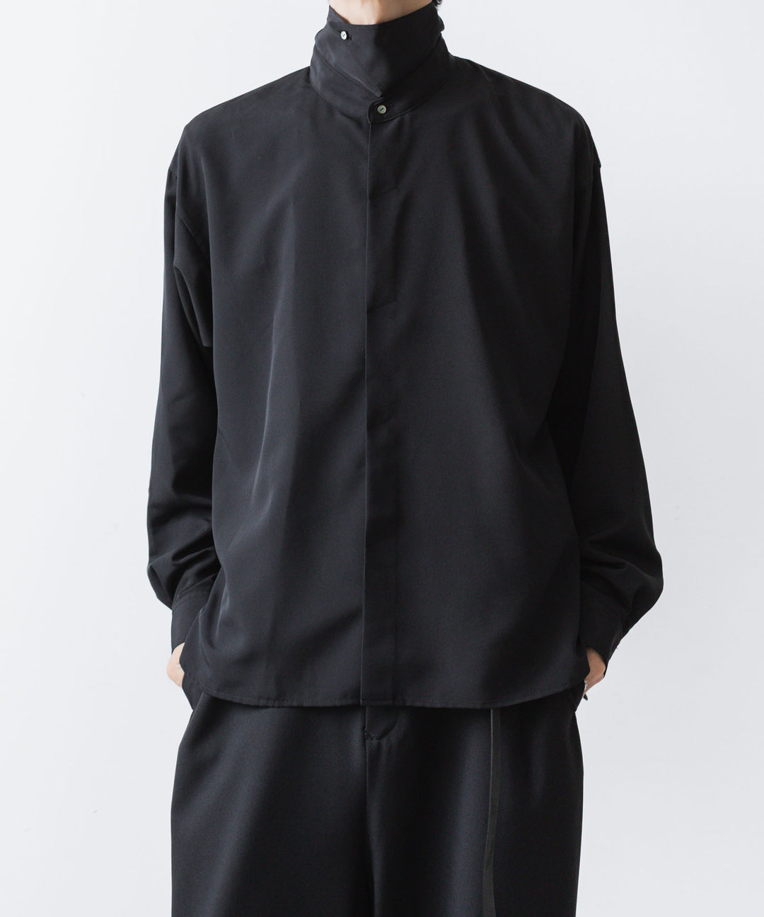 ato(アトウ)のCREPE DE CHINE  SHORT SCARF SHIRT - BLACKの公式通販サイトsession福岡セレクトショップ