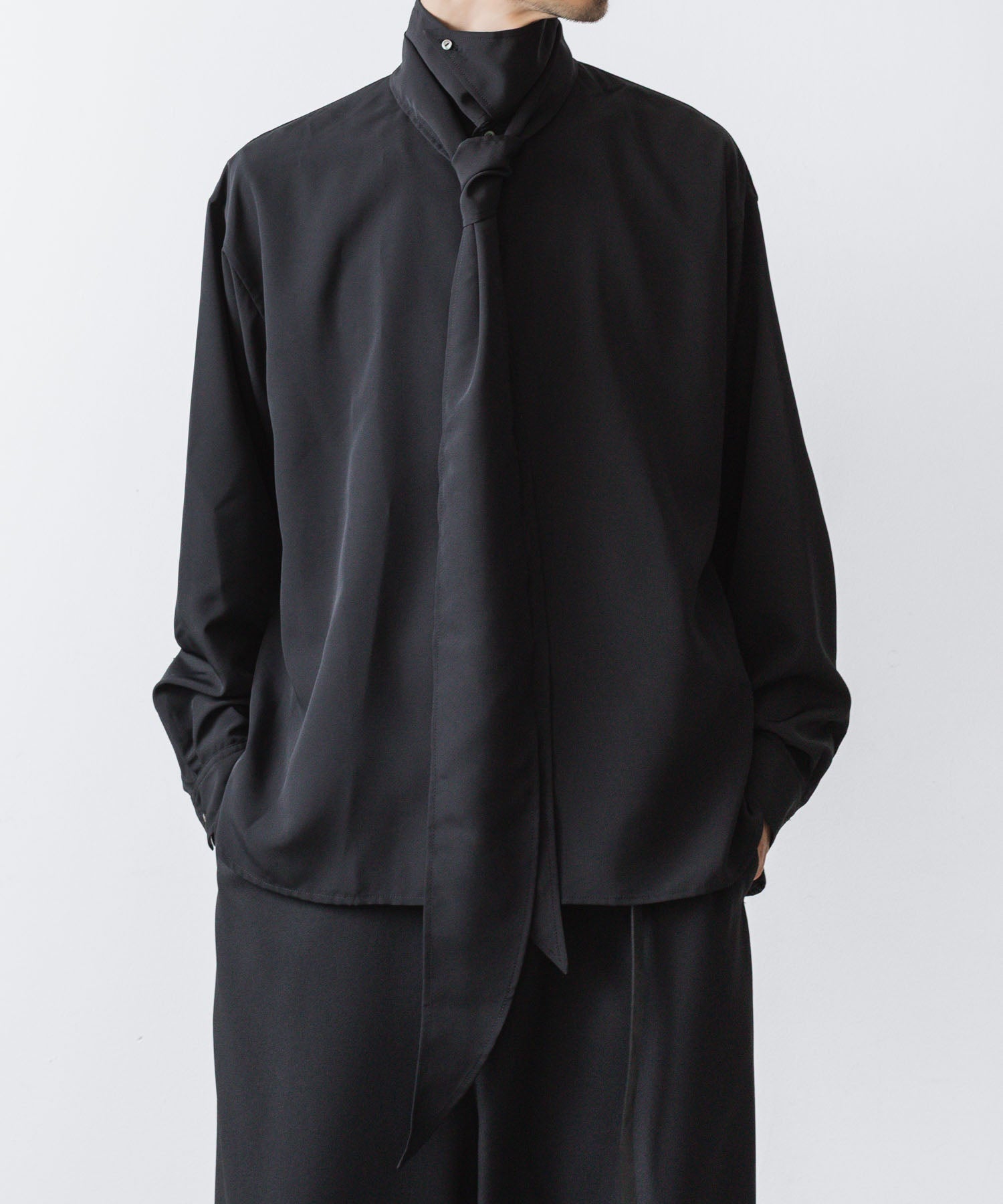 ato(アトウ)のCREPE DE CHINE  SHORT SCARF SHIRT - BLACKの公式通販サイトsession福岡セレクトショップ