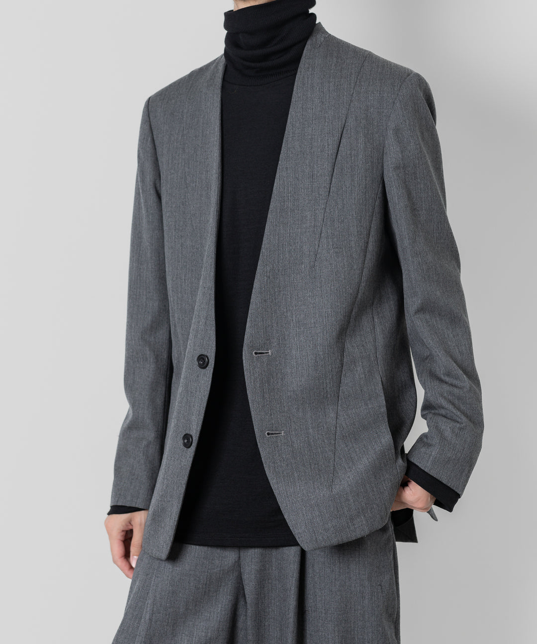 ato(アトウ)のWOOL TWILL NO COLLAR JACKETのCHARCOAL