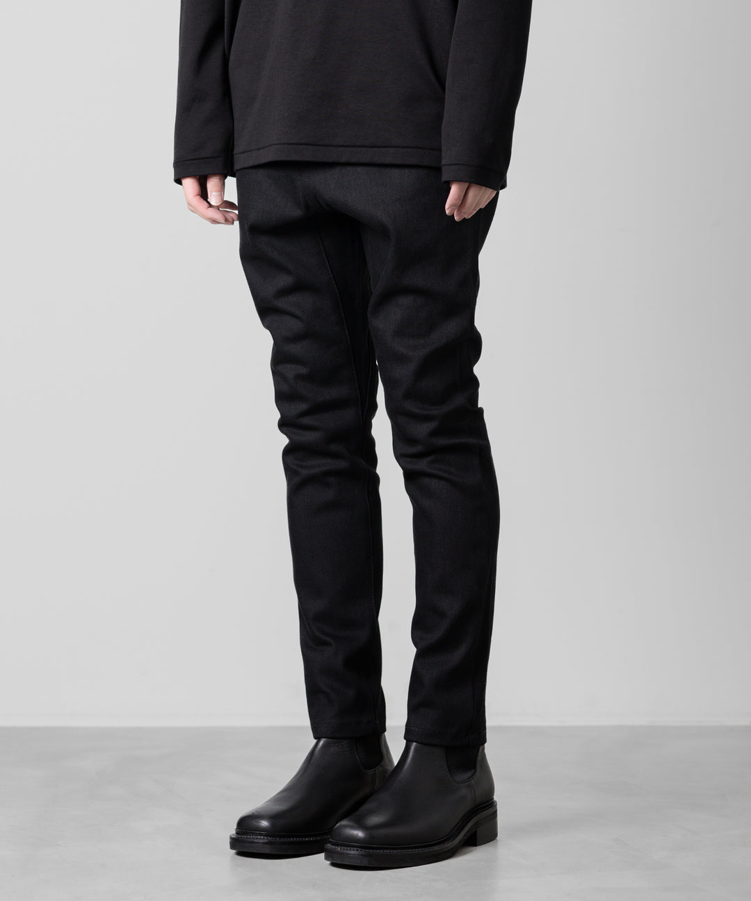 ato(アトウ)のSTRETCH DENIM SARROUEL PANTSのBLACK