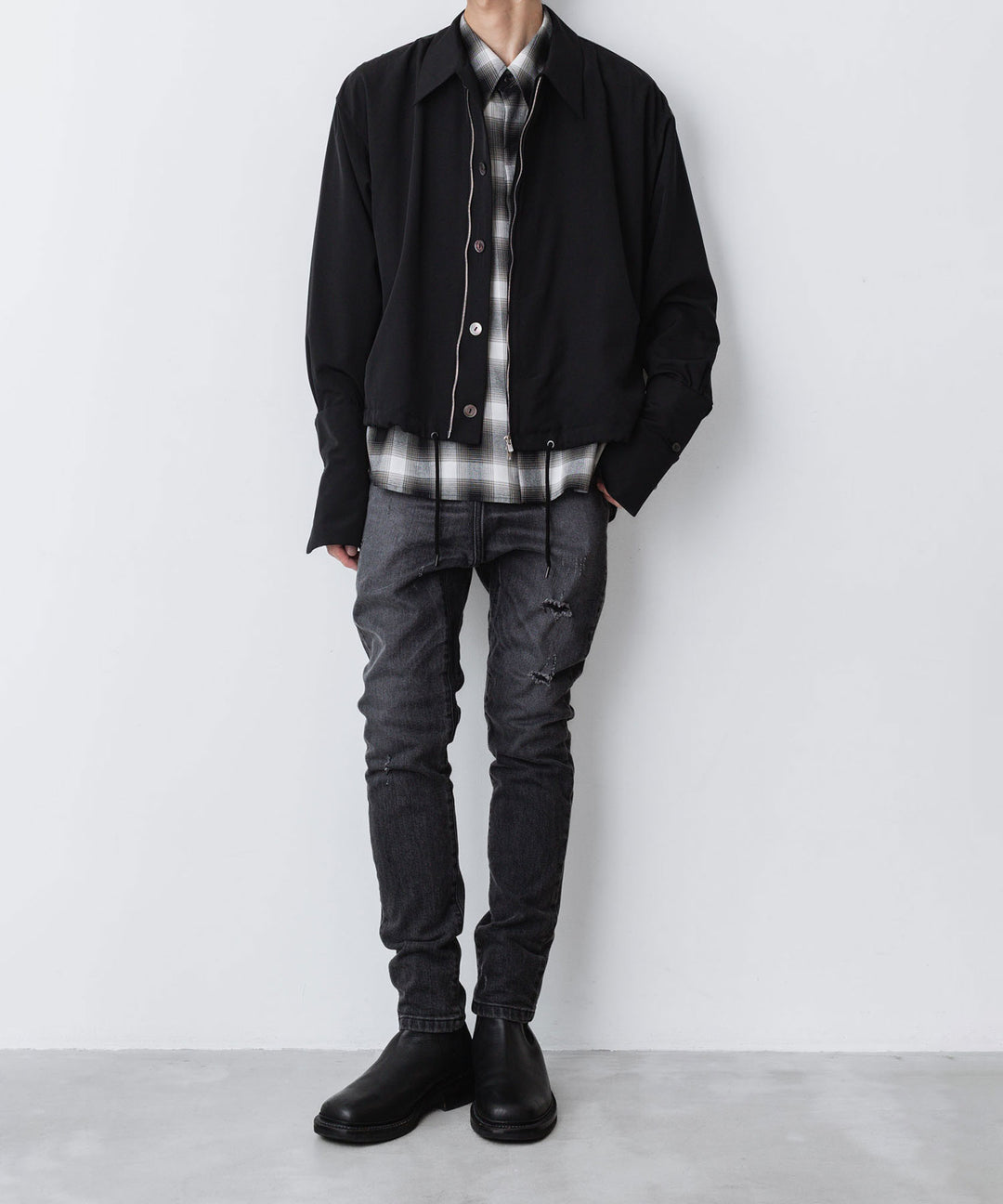 ato(アトウ)の23awコレクションのDAMAGED STRETCH SARROUEL DENIM PANTSのBLACK