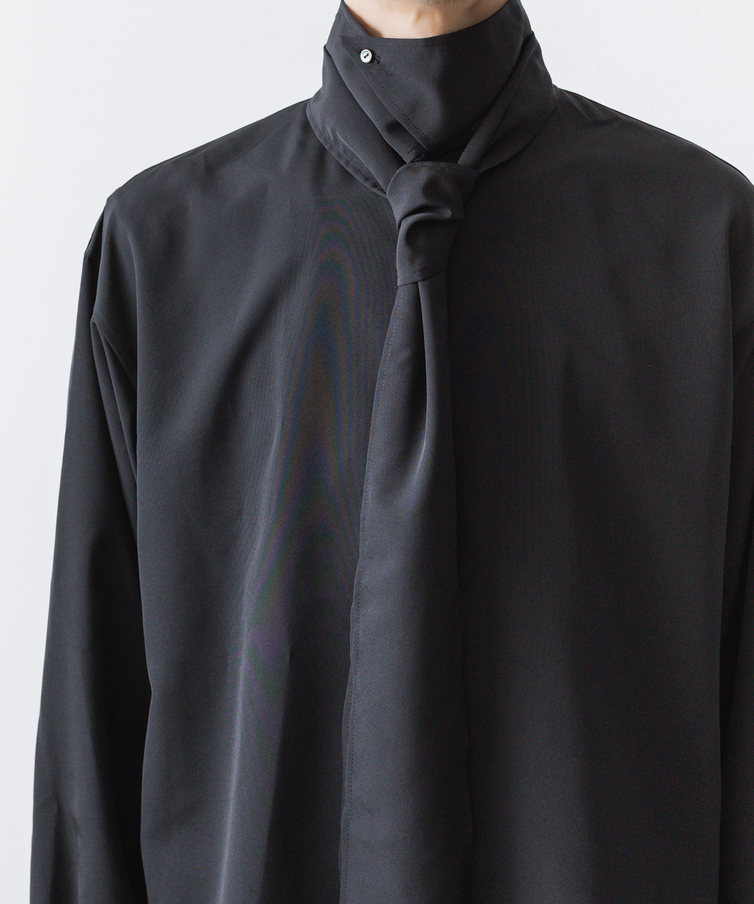 ato(アトウ)のCREPE DE CHINE  SHORT SCARF SHIRT - BLACKの公式通販サイトsession福岡セレクトショップ