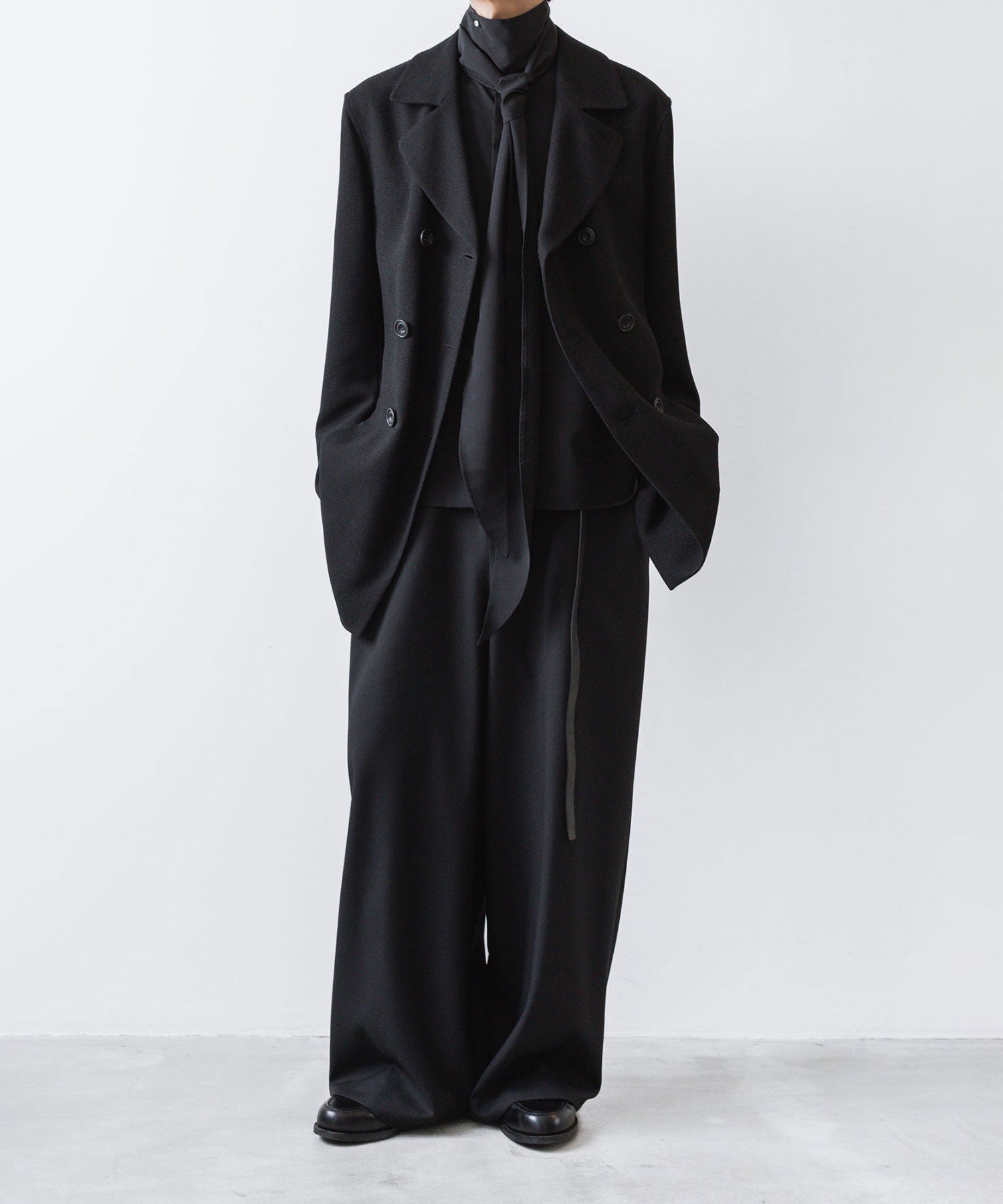 ato(アトウ)のCREPE DE CHINE  SHORT SCARF SHIRT - BLACKの公式通販サイトsession福岡セレクトショップ