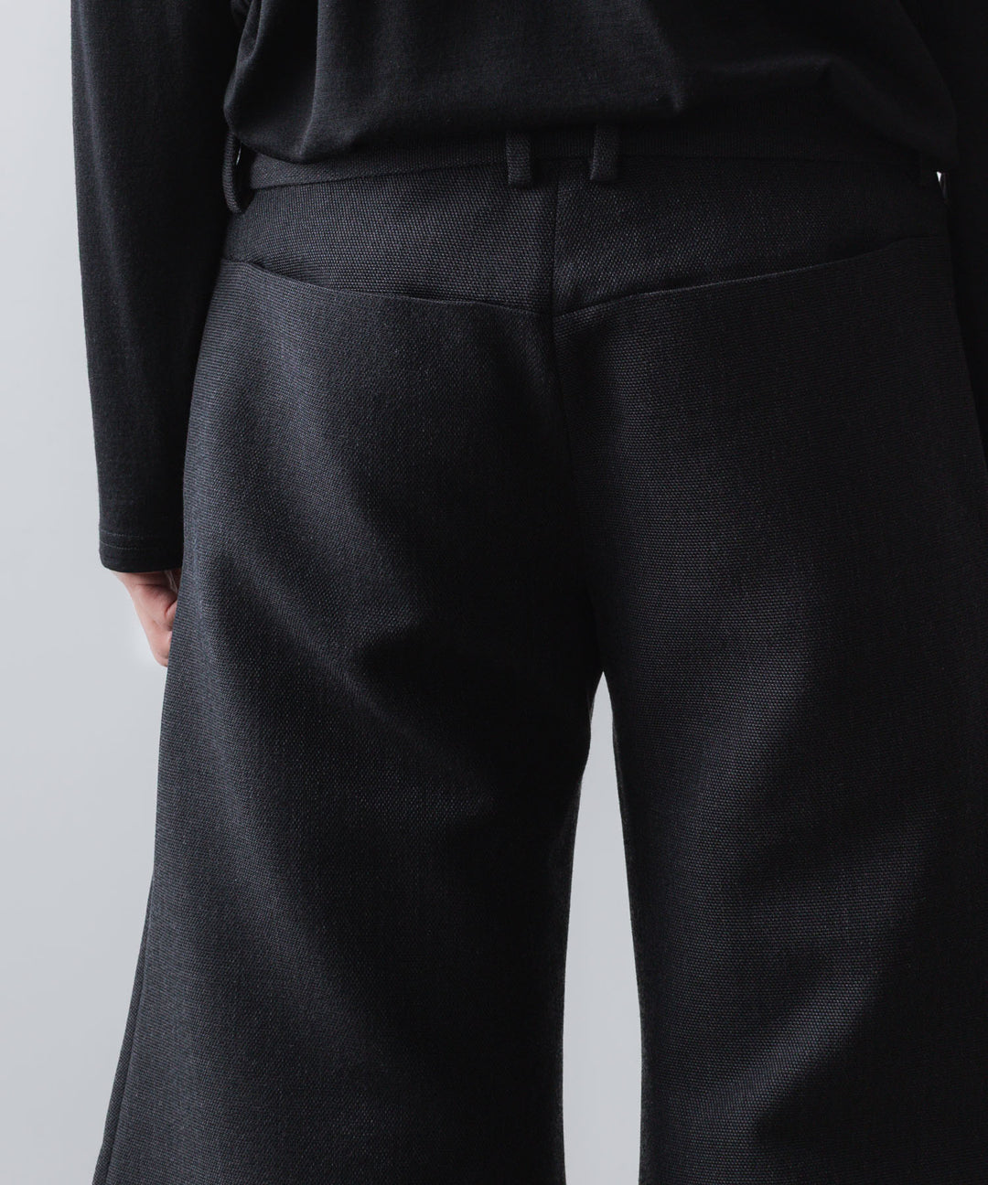 ato(アトウ)のRECYCLE POLYESTER/WOOL WIDE FLAIR PANTS - BLACKの公式通販サイトsession福岡セレクトショップ