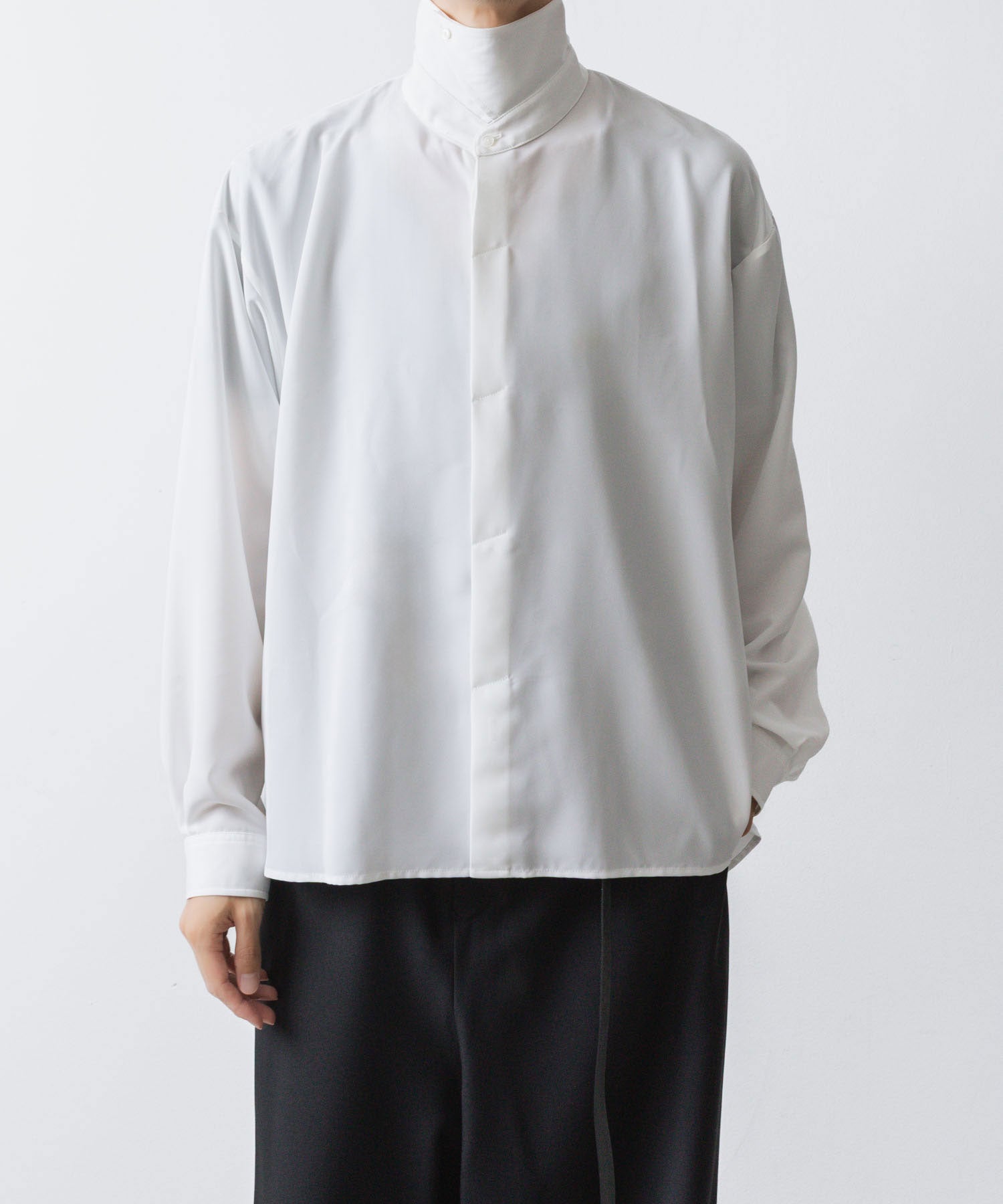 ato(アトウ)のCREPE DE CHINE  SHORT SCARF SHIRT - WHITEの公式通販サイトsession福岡セレクトショップ