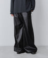 【ato】SYNTHETIC LEATHER WIDE FLAIR PANTS - BLACK