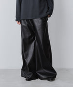 画像をギャラリービューアに読み込む, ato(アトウ)のSYNTHETIC LEATHER WIDE FLAIR PANTS - BLACKの公式通販サイトsession福岡セレクトショップ
