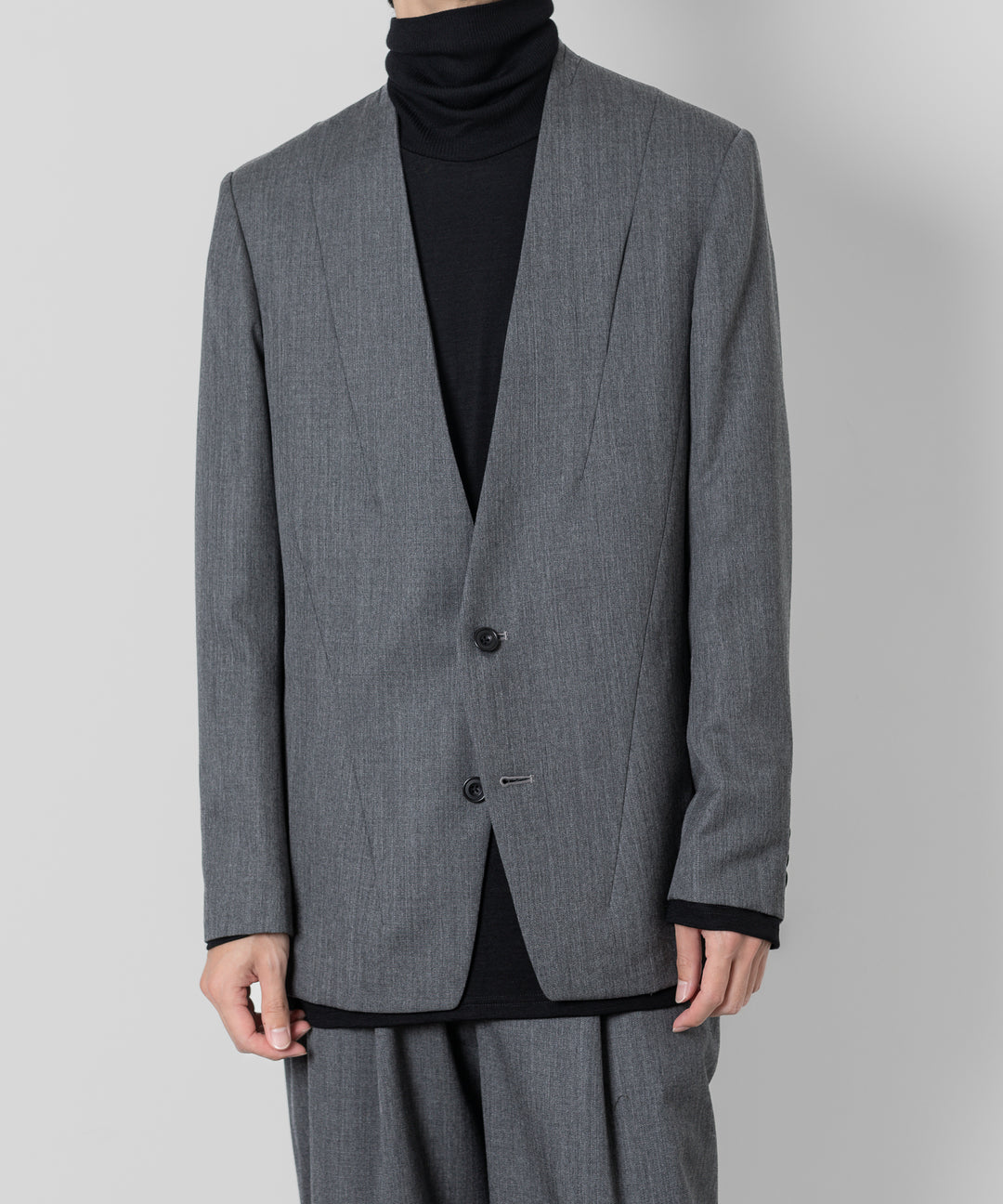 ato(アトウ)のWOOL TWILL NO COLLAR JACKETのCHARCOAL