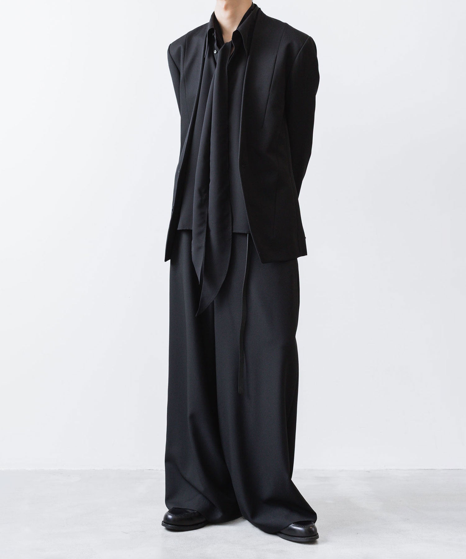 ato(アトウ)のCREPE DE CHINE  SHORT SCARF SHIRT - BLACKの公式通販サイトsession福岡セレクトショップ