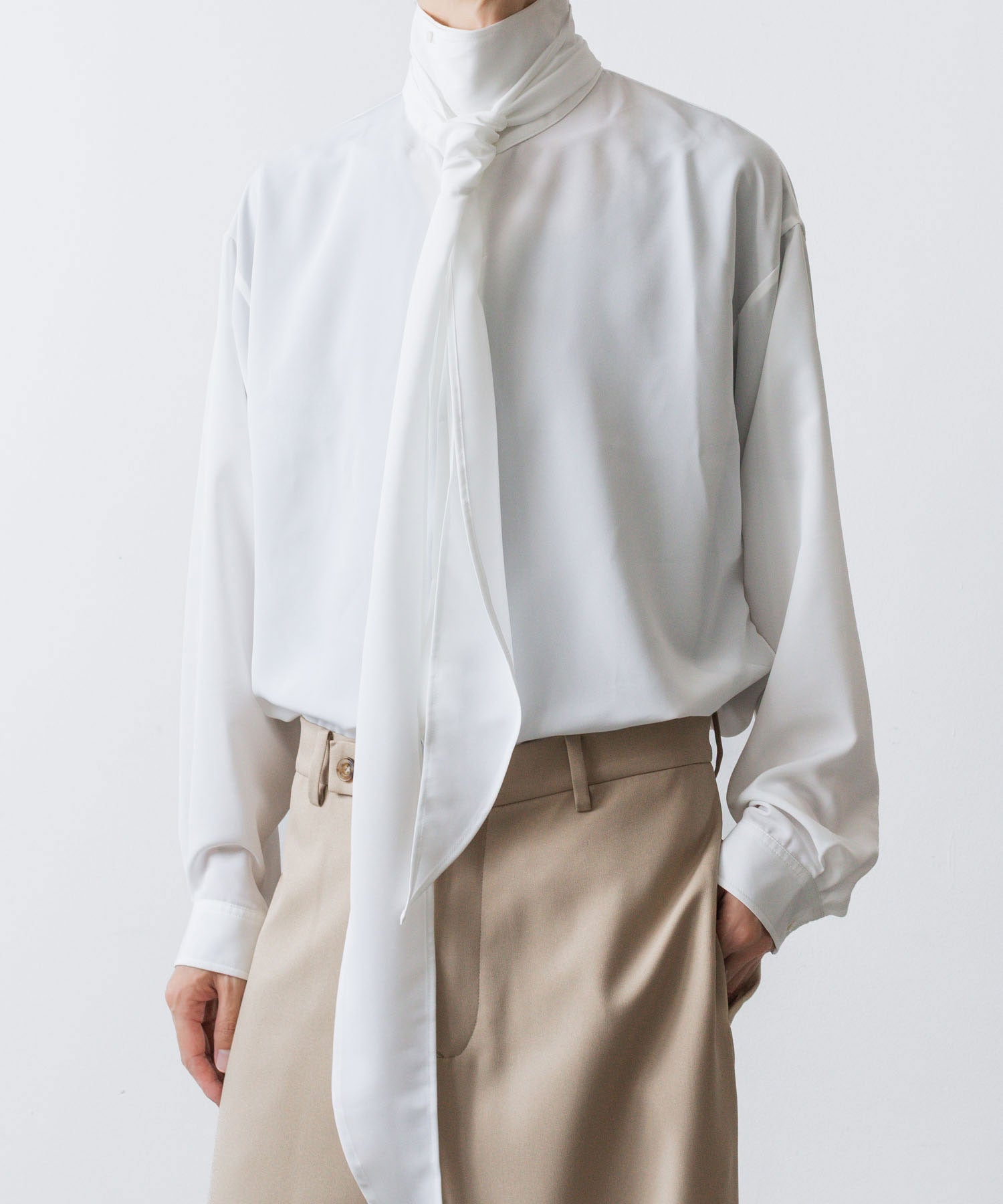 ato(アトウ)のCREPE DE CHINE  SHORT SCARF SHIRT - WHITEの公式通販サイトsession福岡セレクトショップ