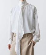 画像をギャラリービューアに読み込む, ato(アトウ)のCREPE DE CHINE  SHORT SCARF SHIRT - WHITEの公式通販サイトsession福岡セレクトショップ
