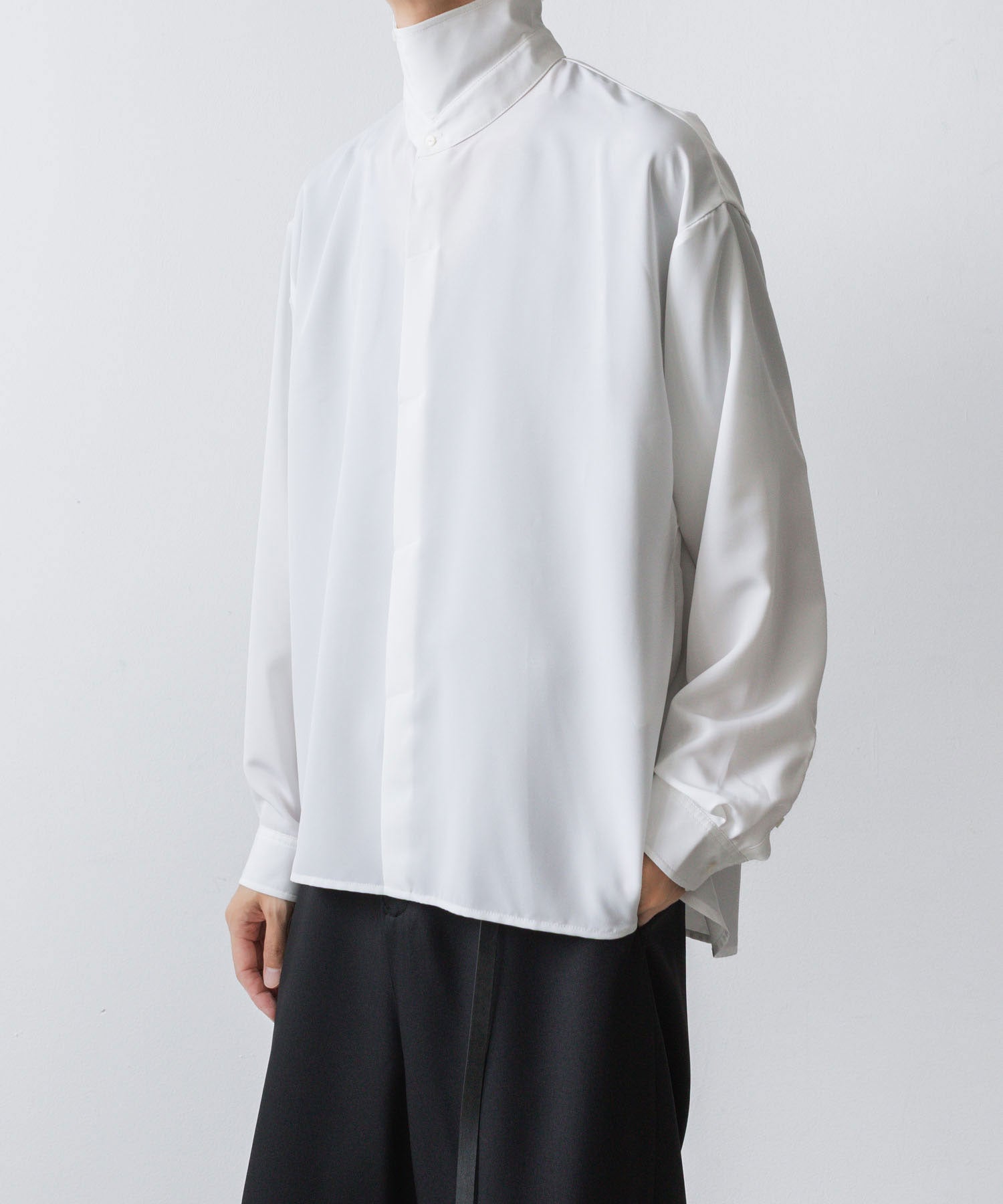ato(アトウ)のCREPE DE CHINE  SHORT SCARF SHIRT - WHITEの公式通販サイトsession福岡セレクトショップ