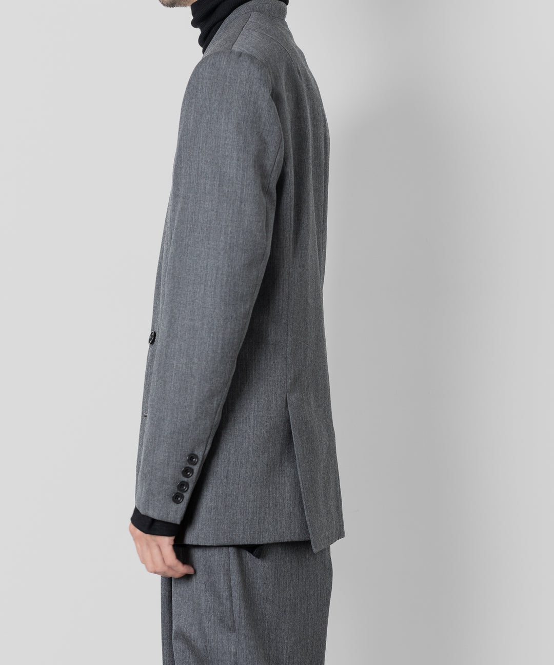 ato(アトウ)のWOOL TWILL NO COLLAR JACKETのCHARCOAL