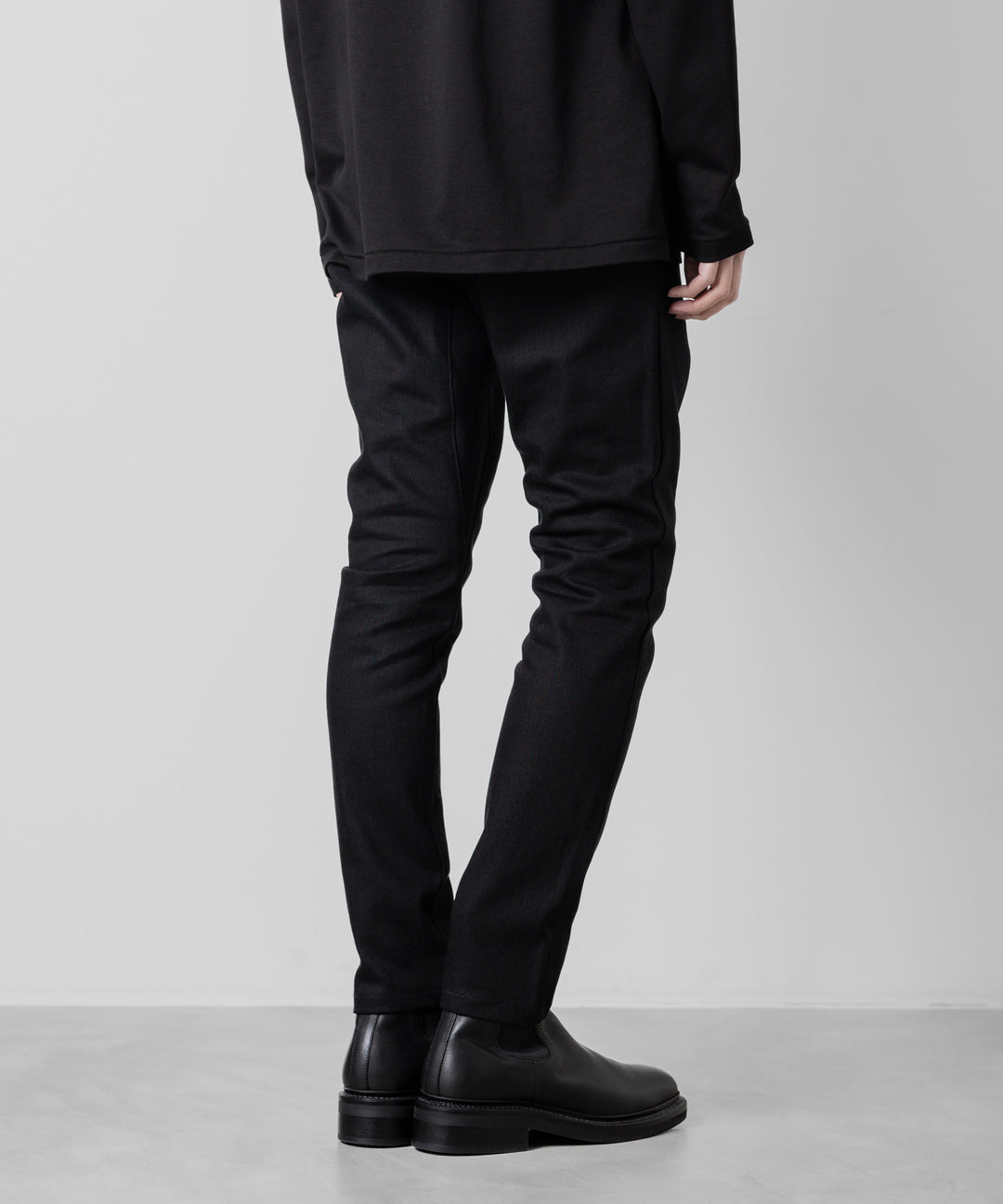 ato(アトウ)のSTRETCH DENIM SARROUEL PANTSのBLACK