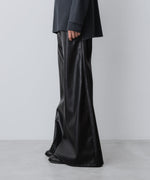 画像をギャラリービューアに読み込む, ato(アトウ)のSYNTHETIC LEATHER WIDE FLAIR PANTS - BLACKの公式通販サイトsession福岡セレクトショップ

