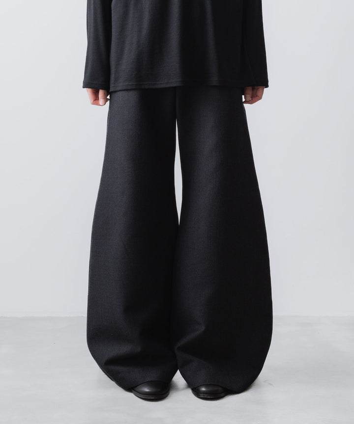 ato(アトウ)のRECYCLE POLYESTER/WOOL WIDE FLAIR PANTS - BLACKの公式通販サイトsession福岡セレクトショップ