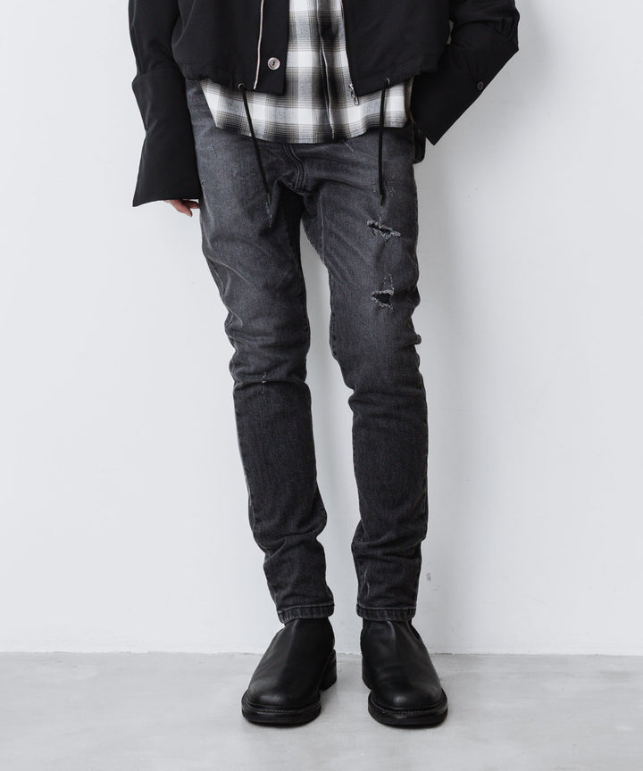 ato(アトウ)の23awコレクションのDAMAGED STRETCH SARROUEL DENIM PANTSのBLACK
