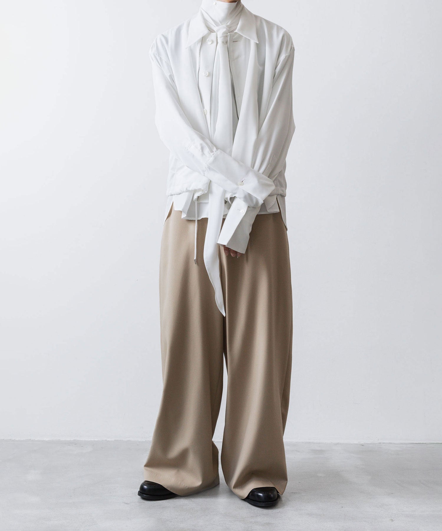 ato(アトウ)のCREPE DE CHINE  SHORT SCARF SHIRT - WHITEの公式通販サイトsession福岡セレクトショップ