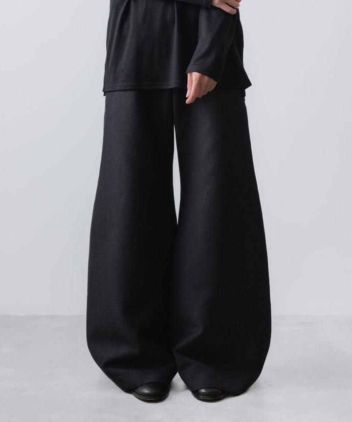 ato(アトウ)のRECYCLE POLYESTER/WOOL WIDE FLAIR PANTS - BLACKの公式通販サイトsession福岡セレクトショップ