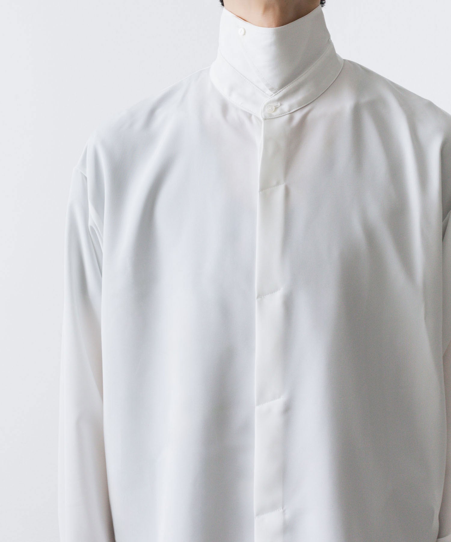 ato(アトウ)のCREPE DE CHINE  SHORT SCARF SHIRT - WHITEの公式通販サイトsession福岡セレクトショップ